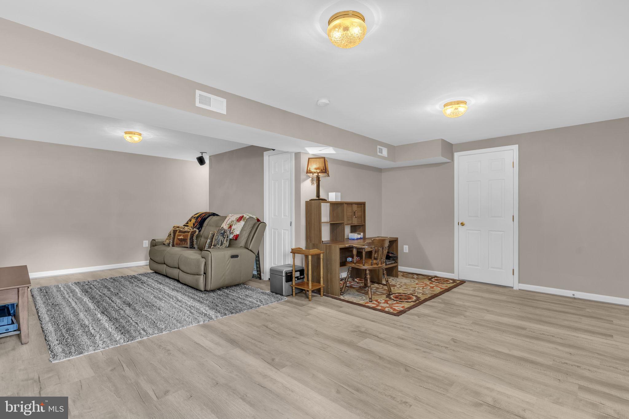 CEDAR BEACH - Residential