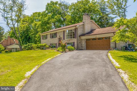 Photo of 12405 Myterra Way, HERNDON, VA 20171 (MLS # VAFX2292802)