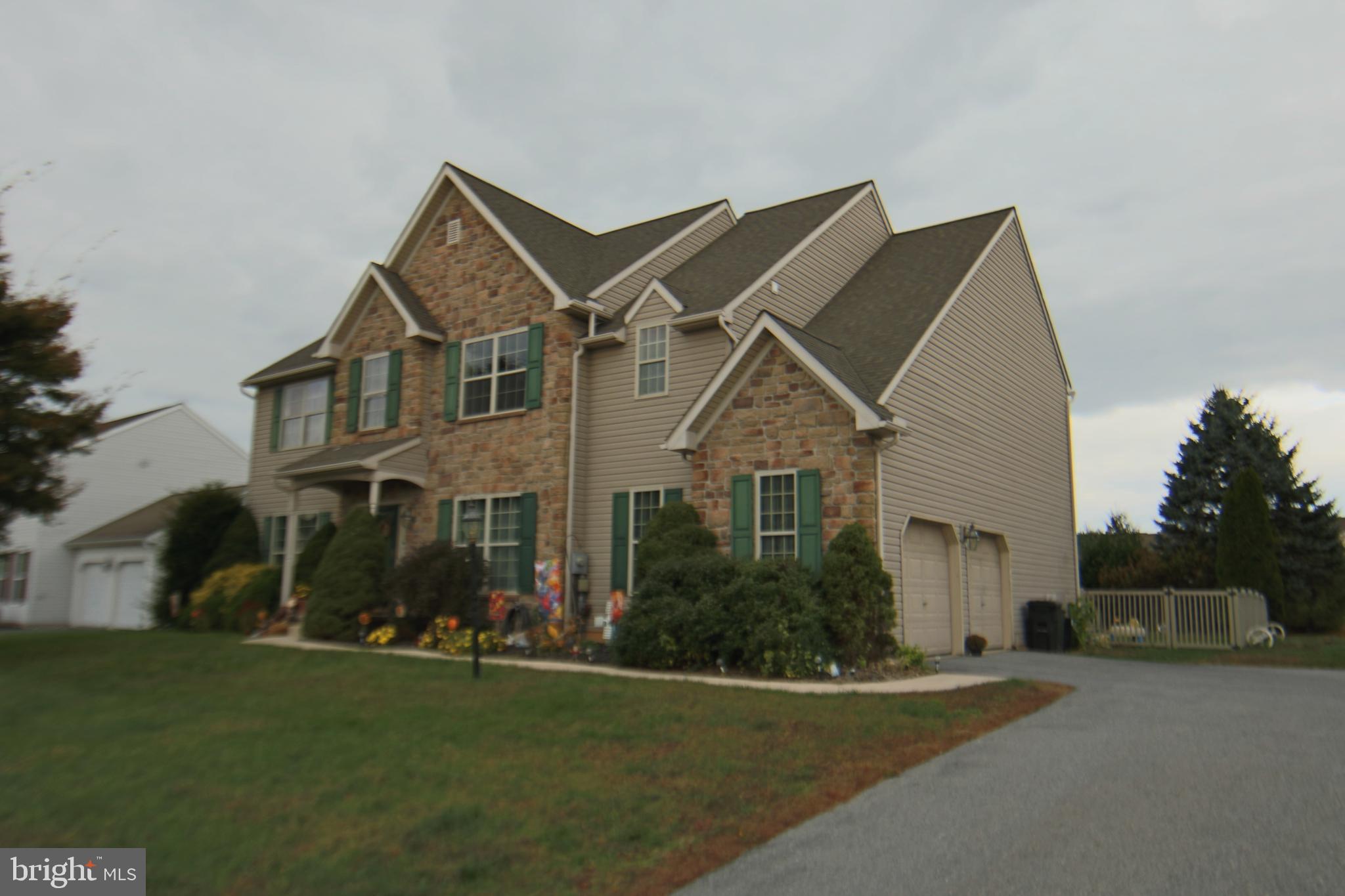 527 ROYAL ROAD