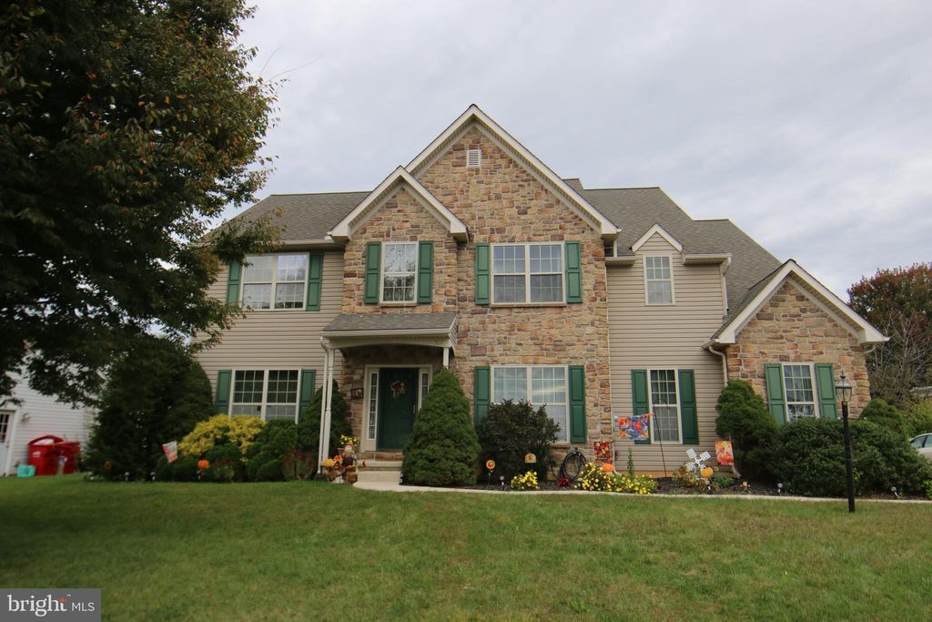 Photo of 527 Royal Rd, PALMYRA, PA 17078 (MLS # PALN2023342)