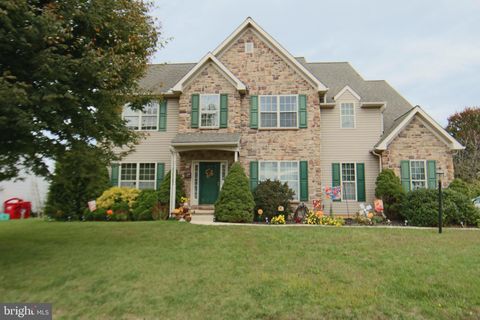 Photo of 527 Royal Rd, PALMYRA, PA 17078 (MLS # PALN2023342)
