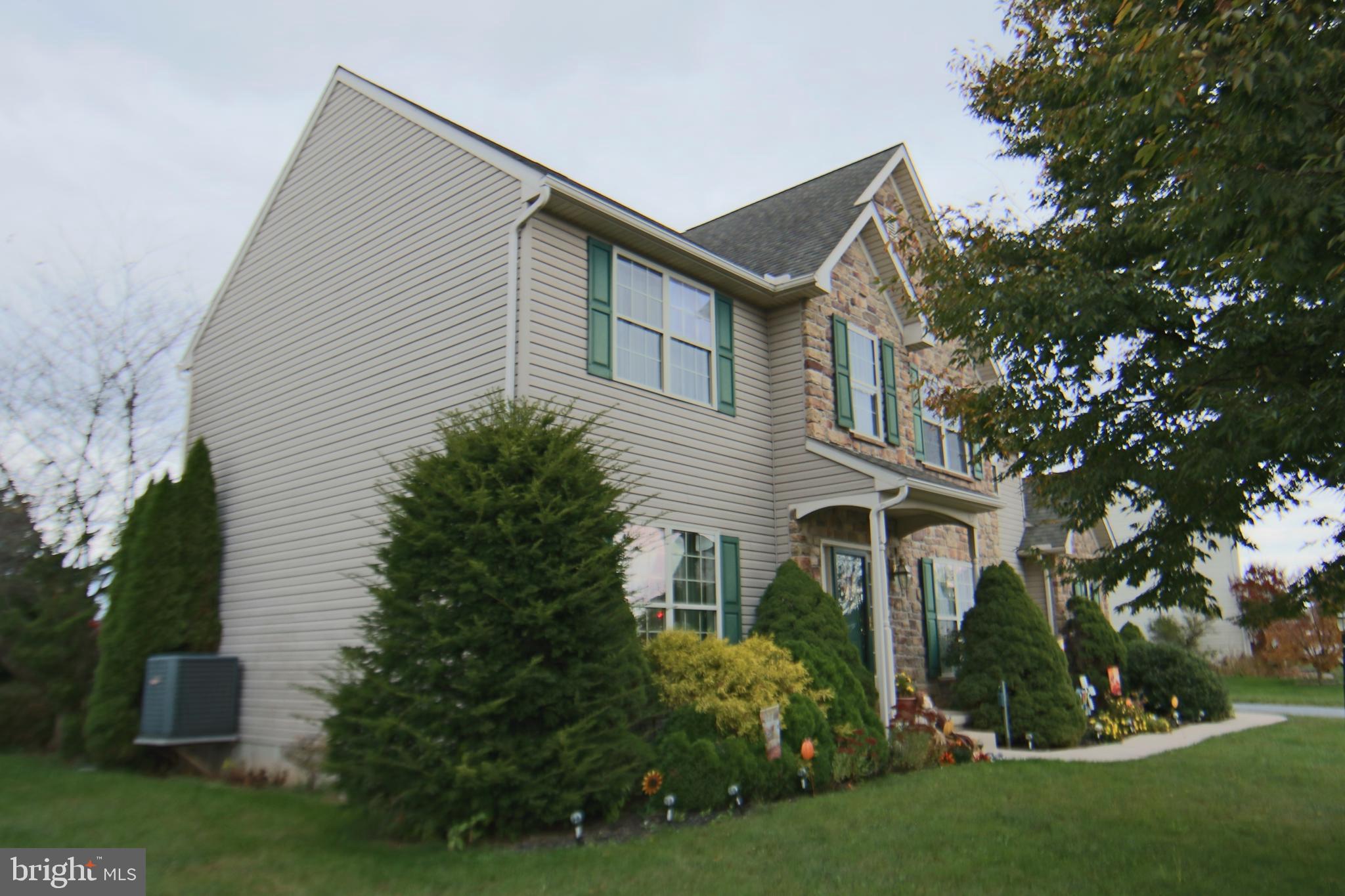 527 ROYAL ROAD