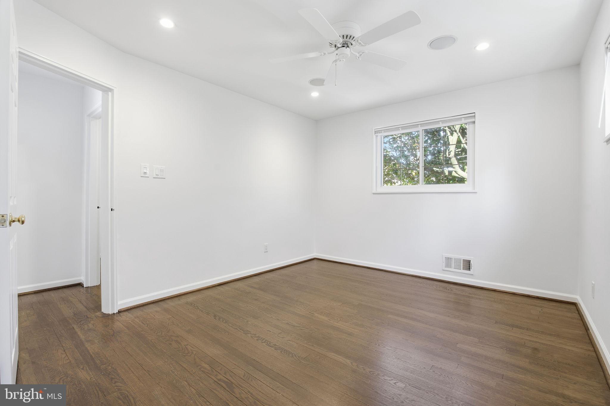 NEWPORT HILLS - Residential