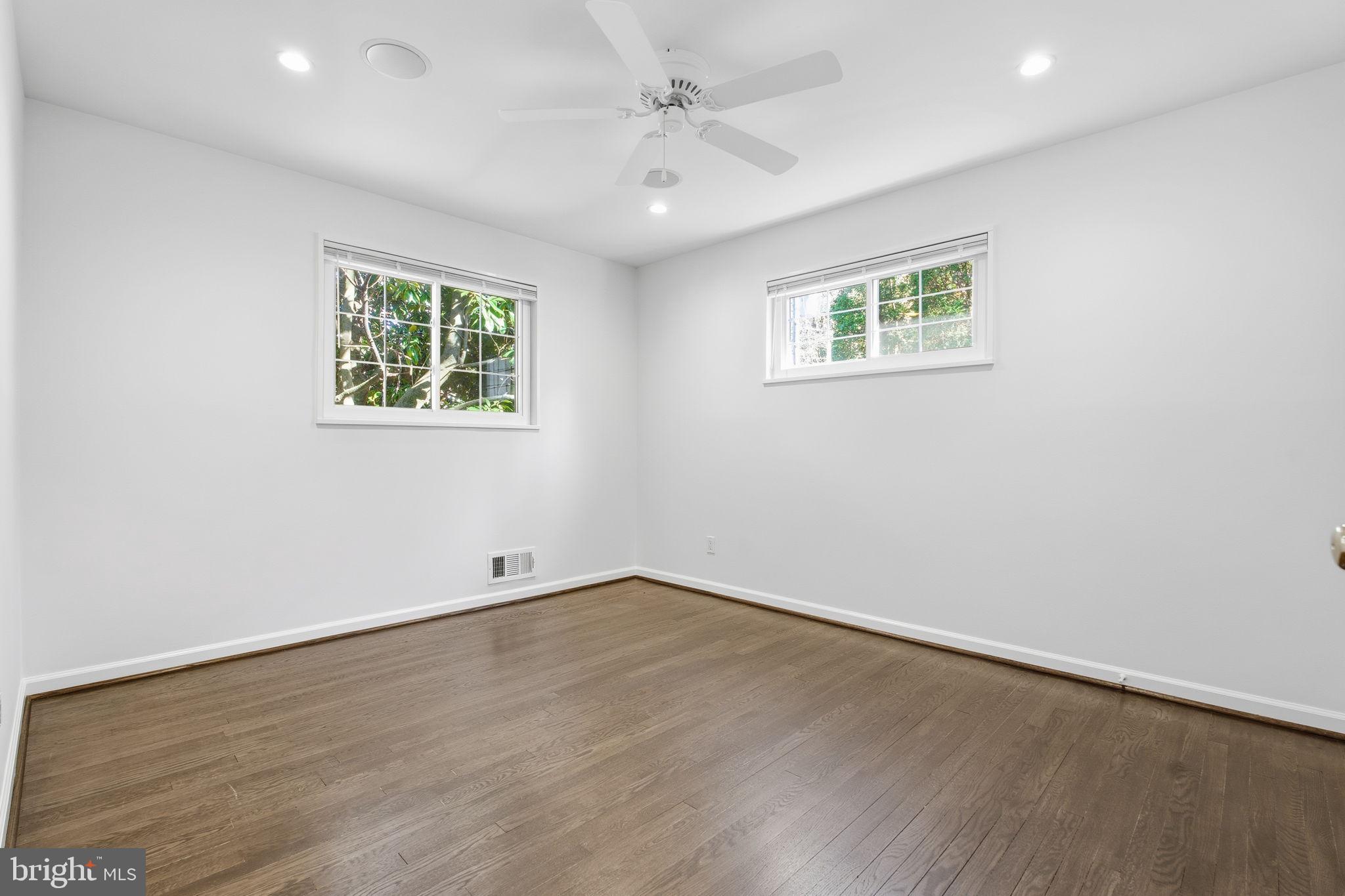 NEWPORT HILLS - Residential