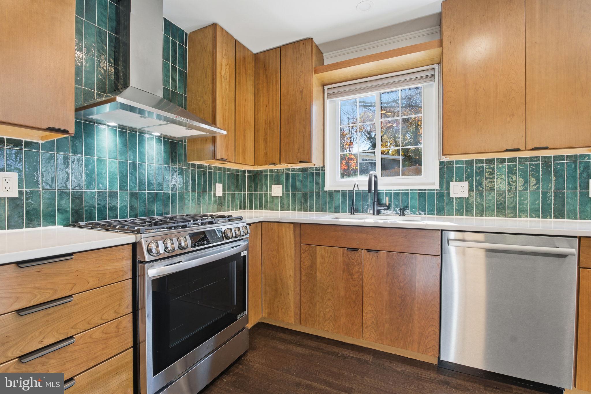 NEWPORT HILLS - Residential