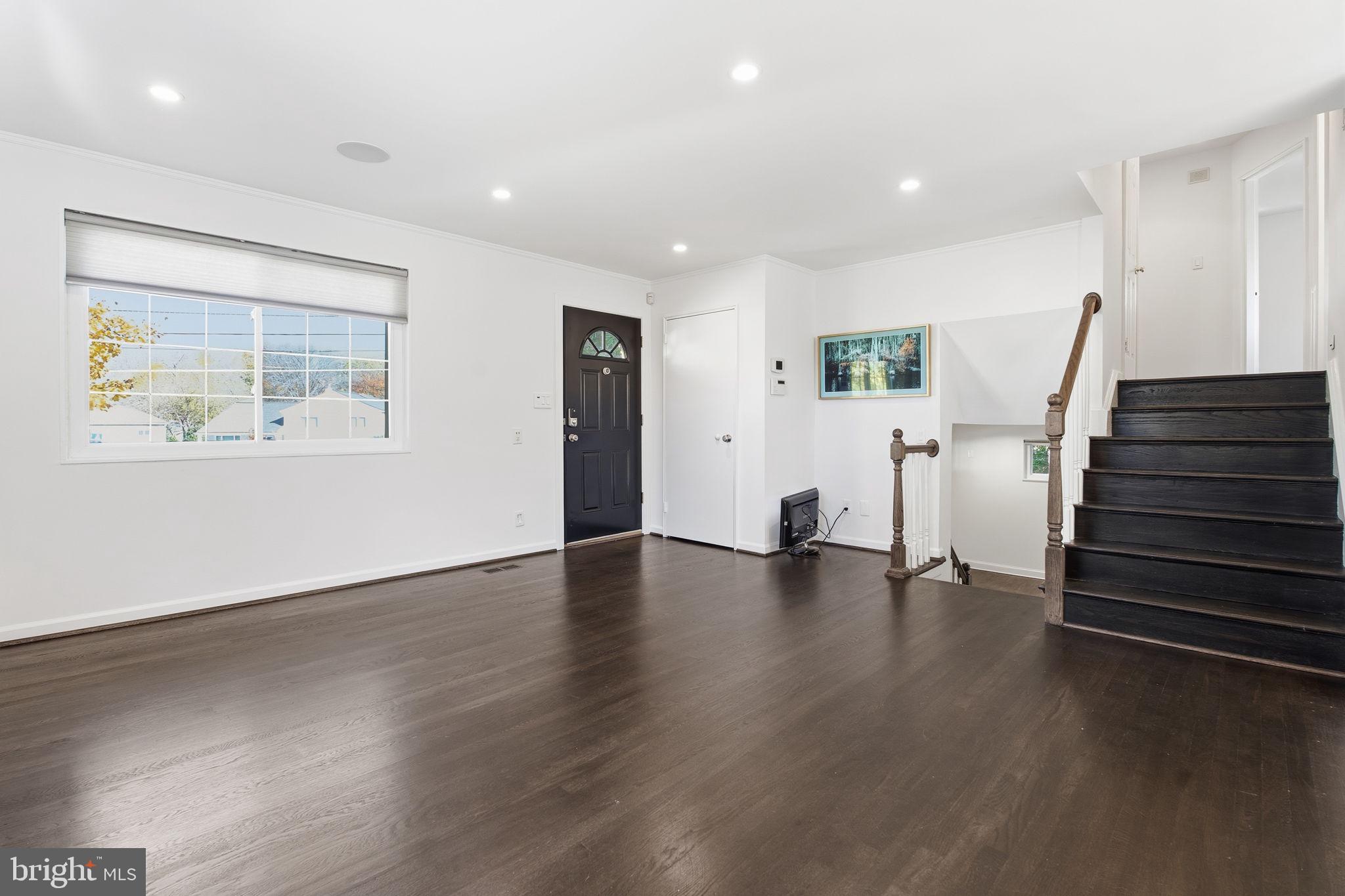 NEWPORT HILLS - Residential