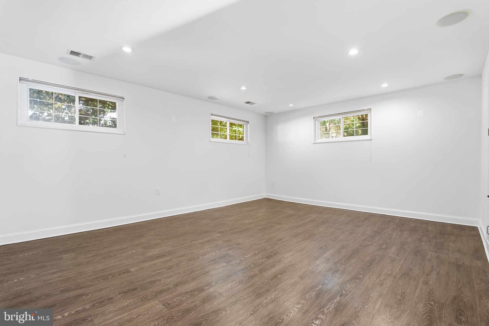 NEWPORT HILLS - Residential