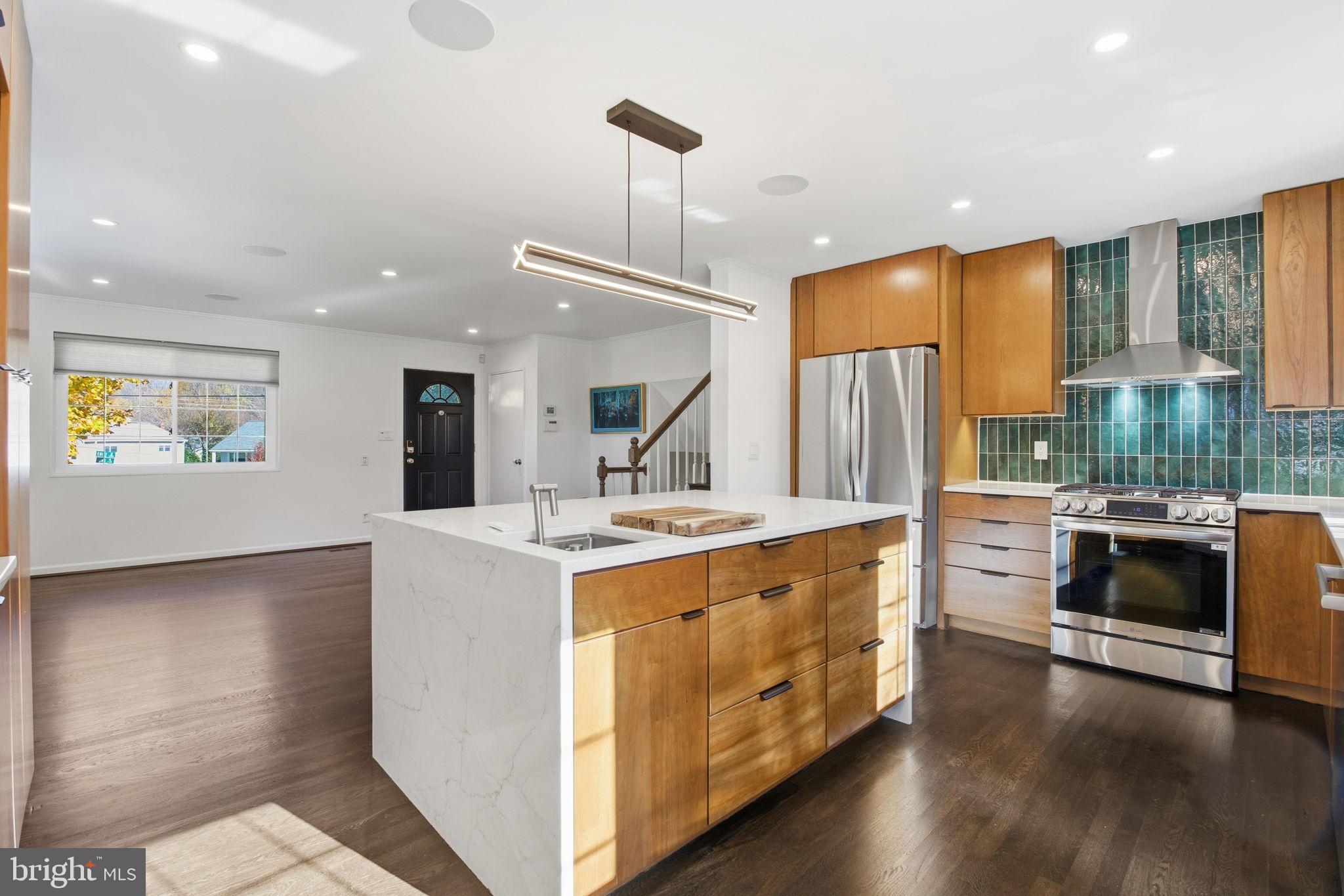 NEWPORT HILLS - Residential