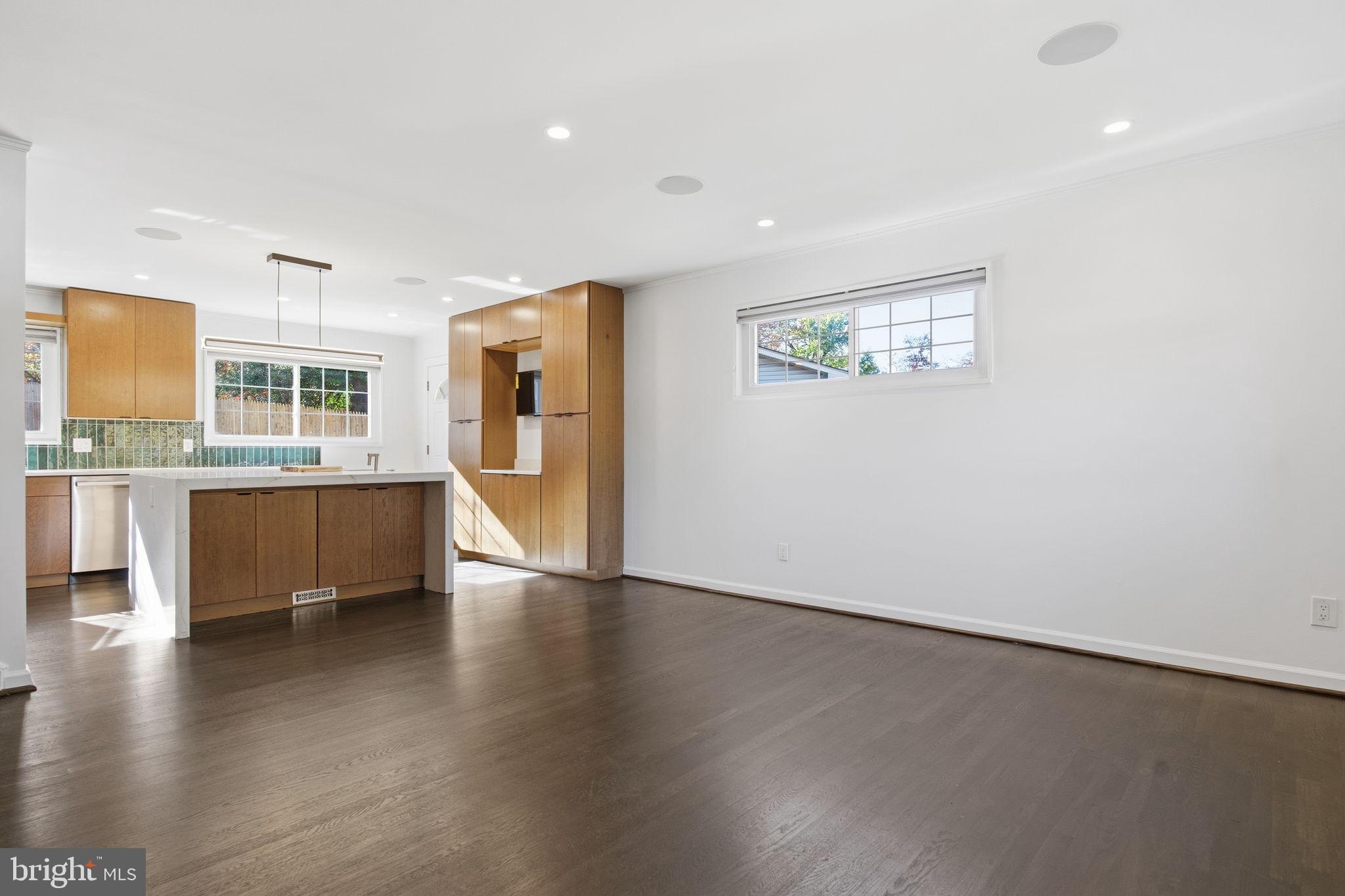 NEWPORT HILLS - Residential