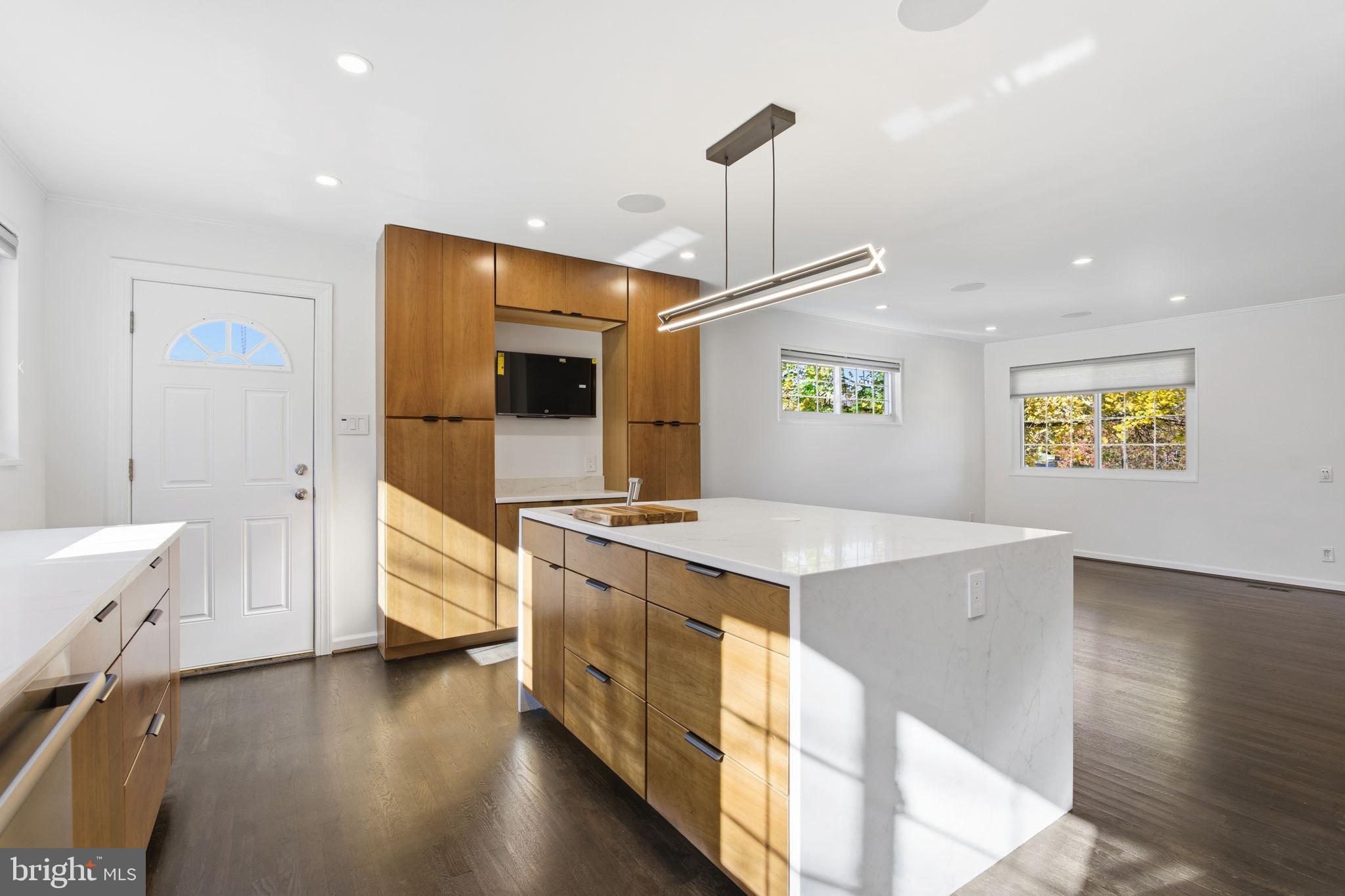 NEWPORT HILLS - Residential