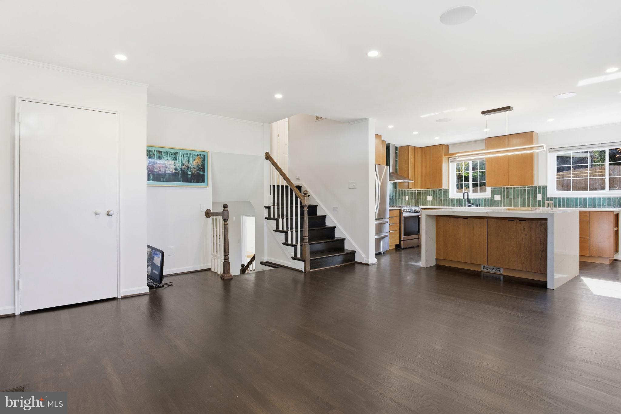 NEWPORT HILLS - Residential