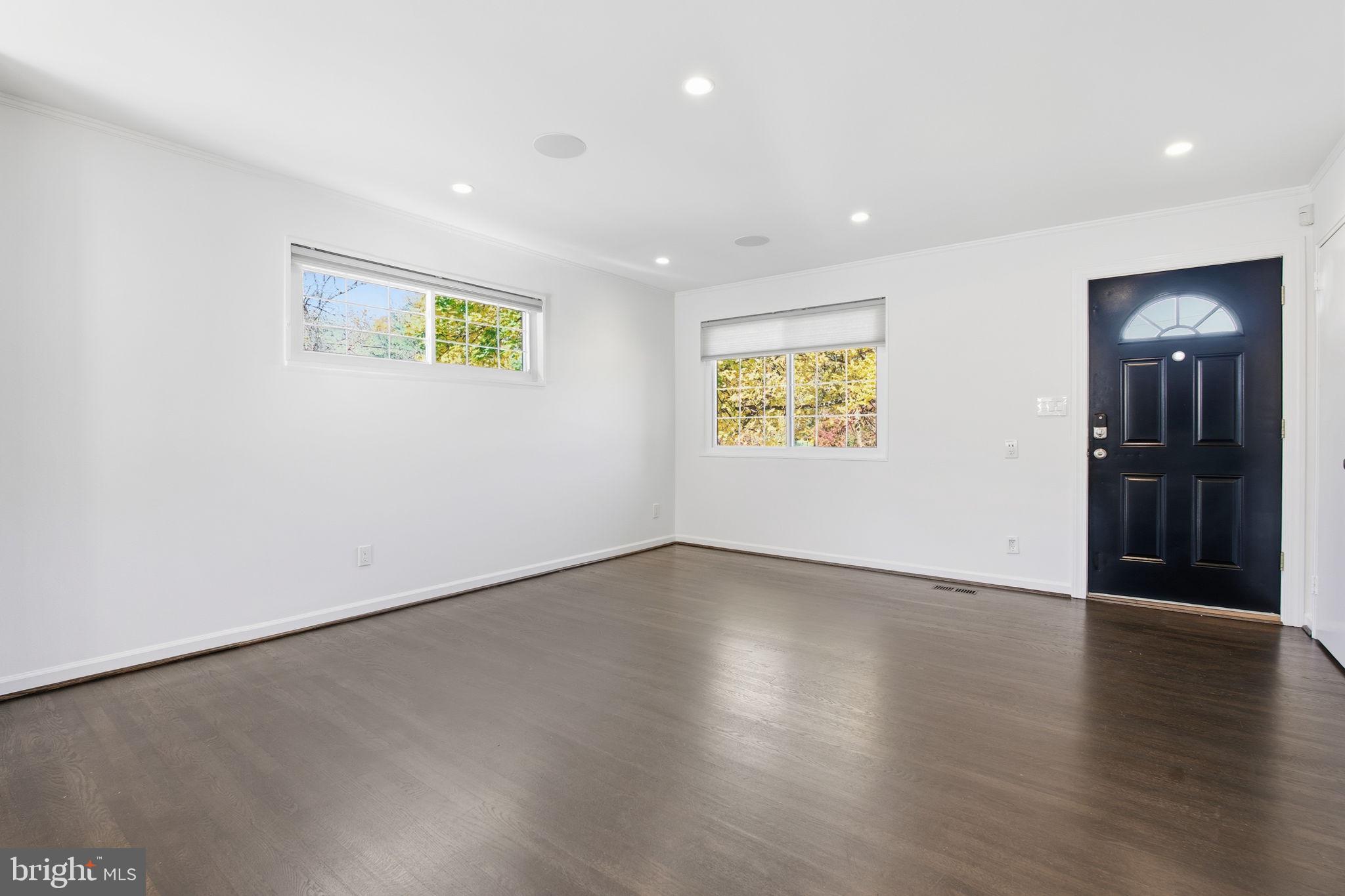 NEWPORT HILLS - Residential