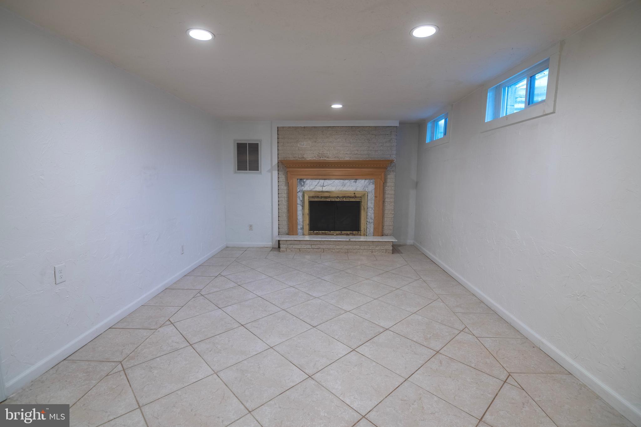 KENDALE HEIGHTS - Residential