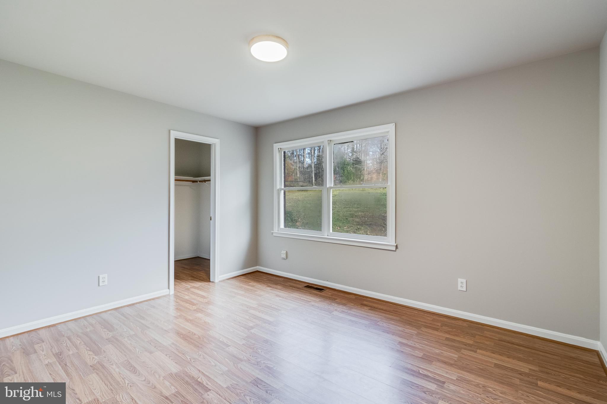 COUNTRY LAKES - Residential