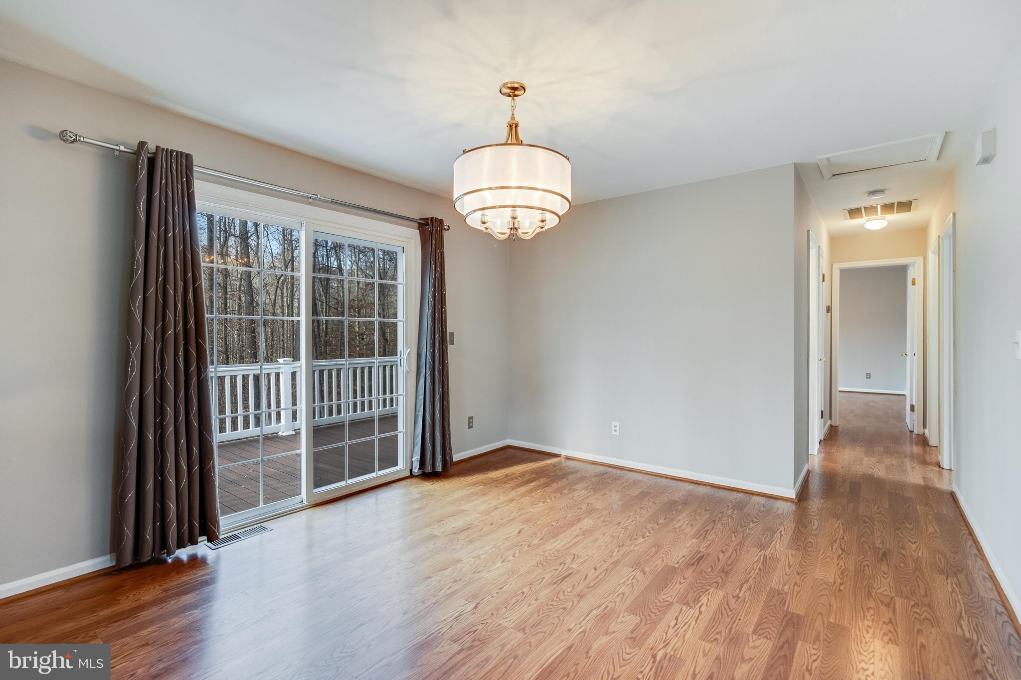 COUNTRY LAKES - Residential