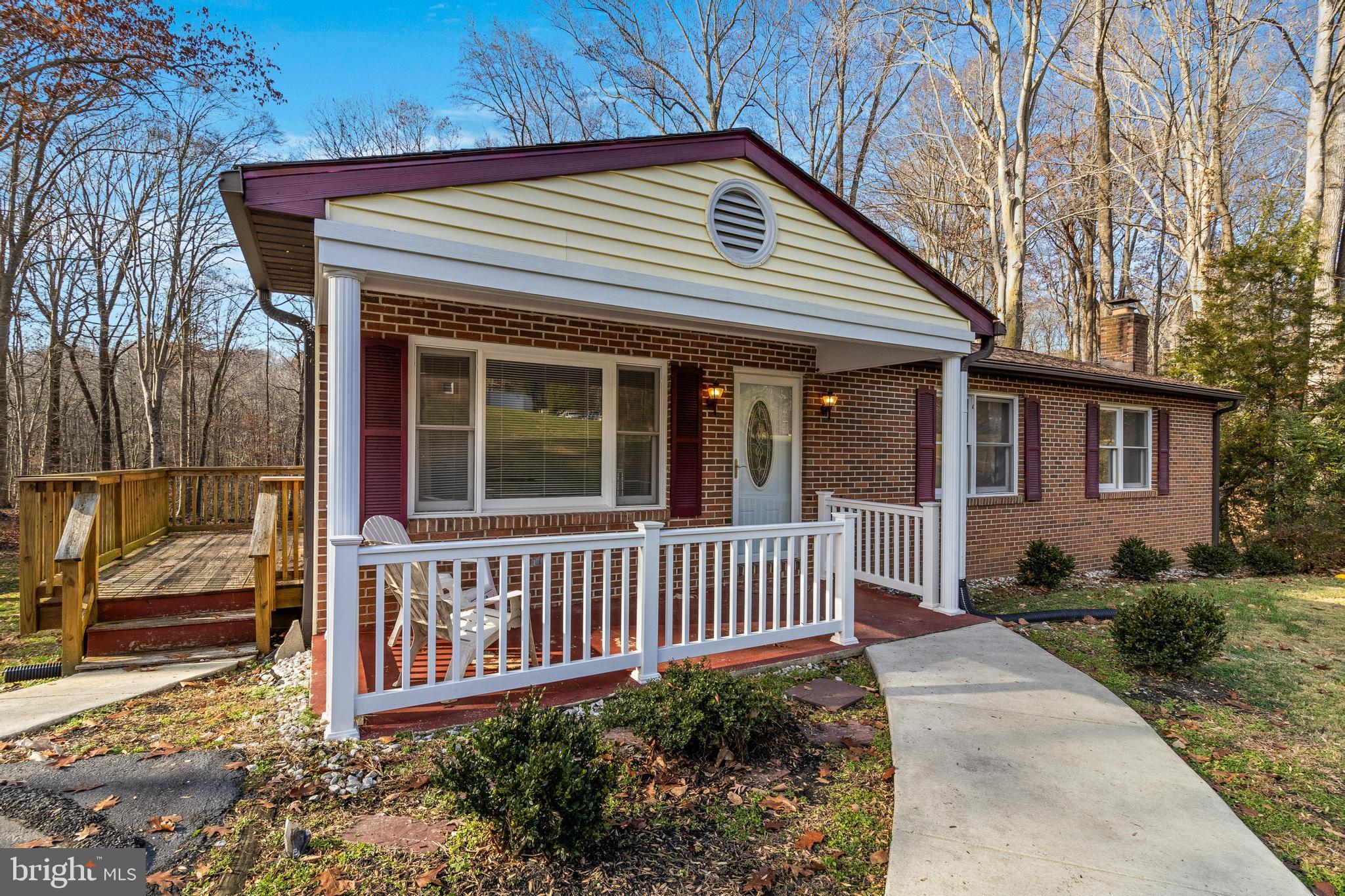 COUNTRY LAKES - Residential