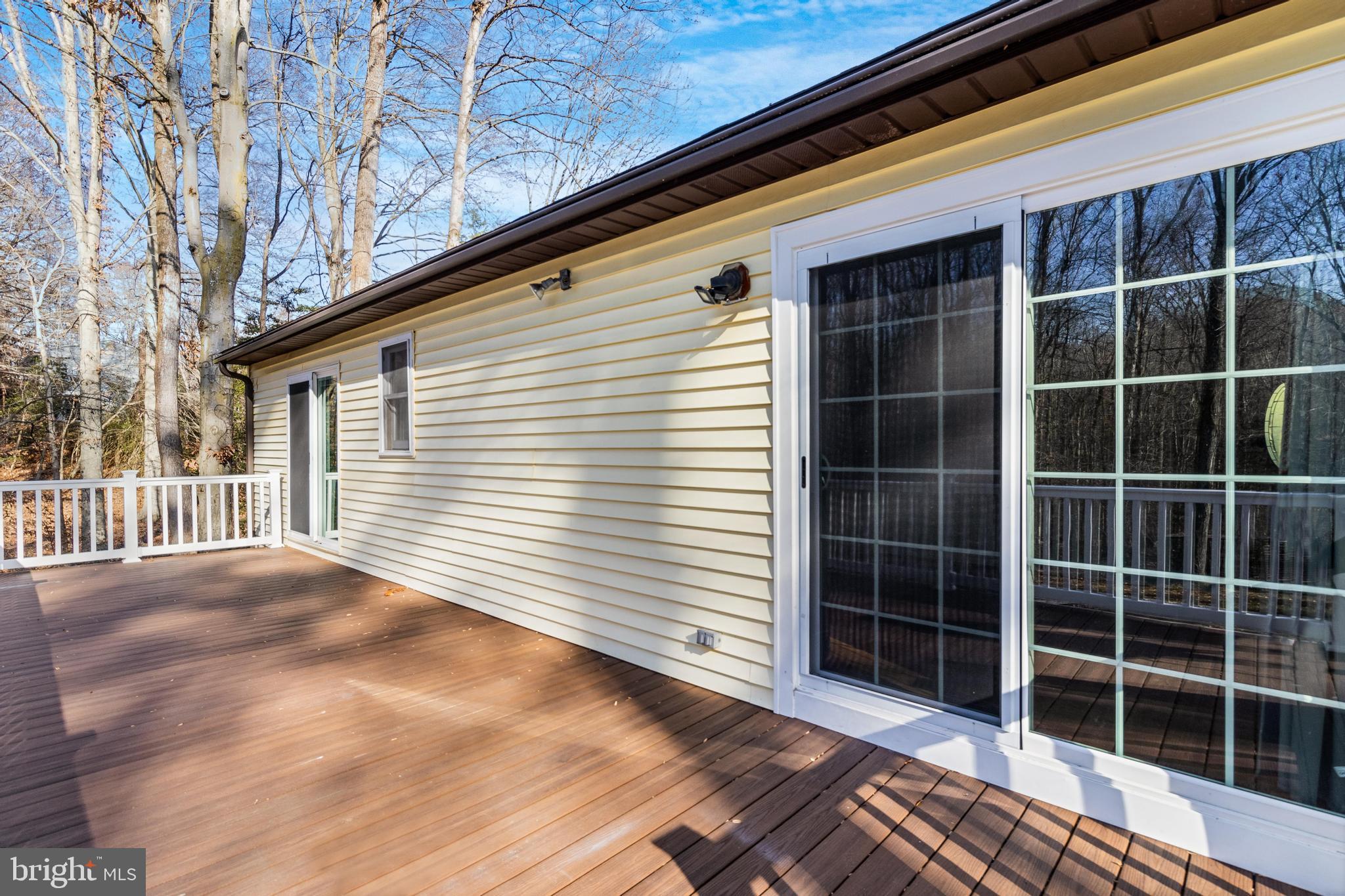 COUNTRY LAKES - Residential