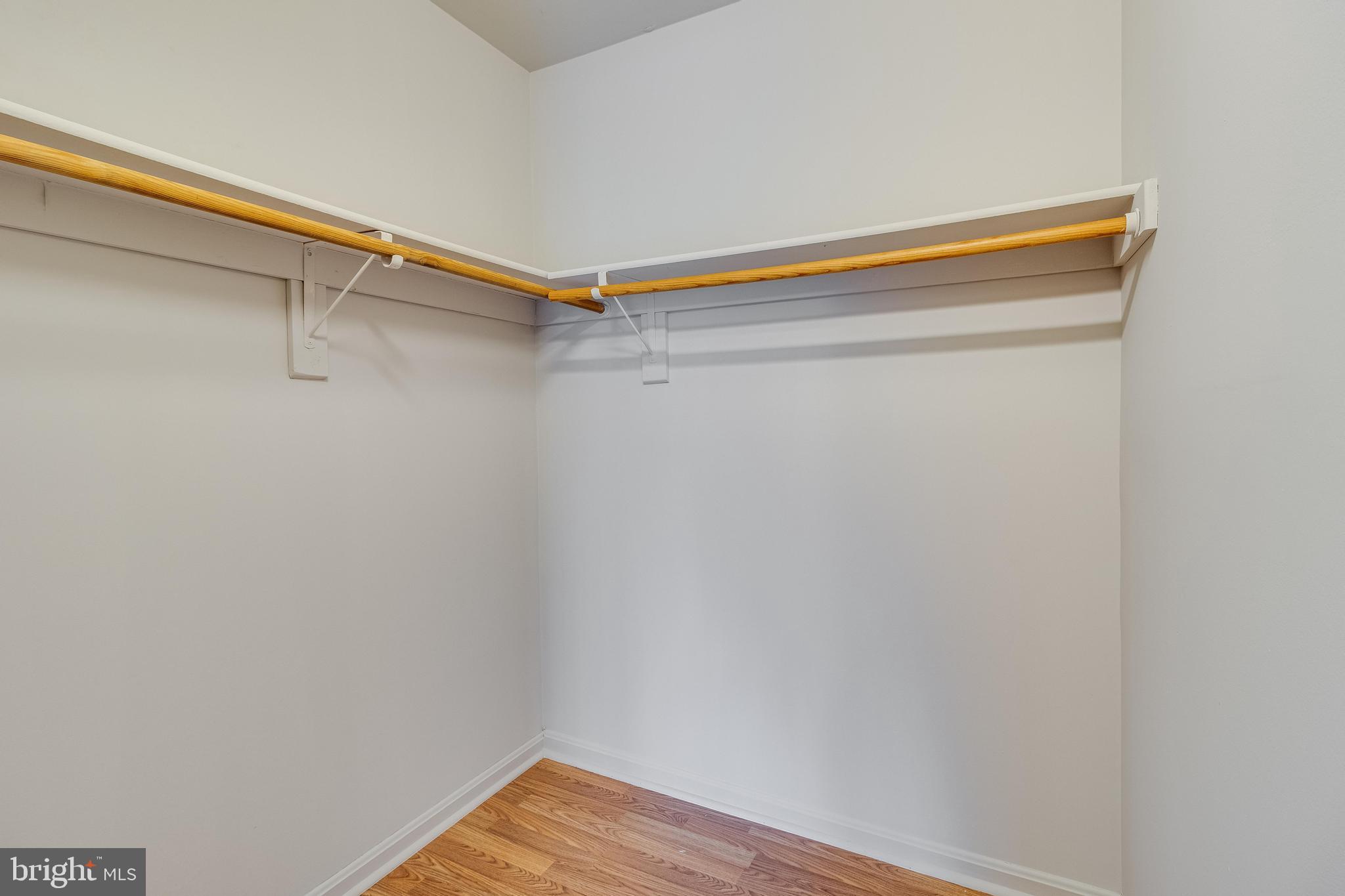 COUNTRY LAKES - Residential