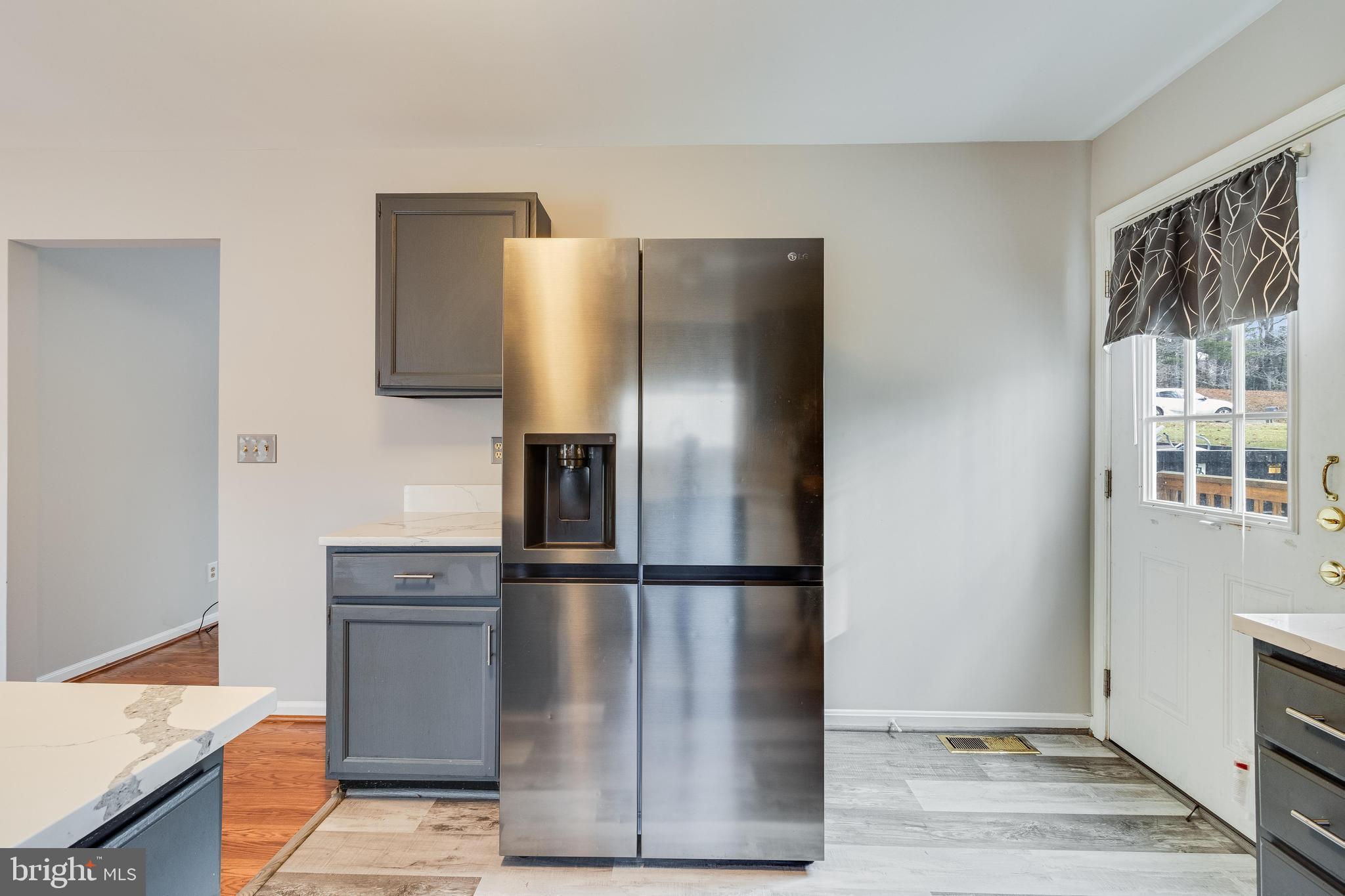 COUNTRY LAKES - Residential