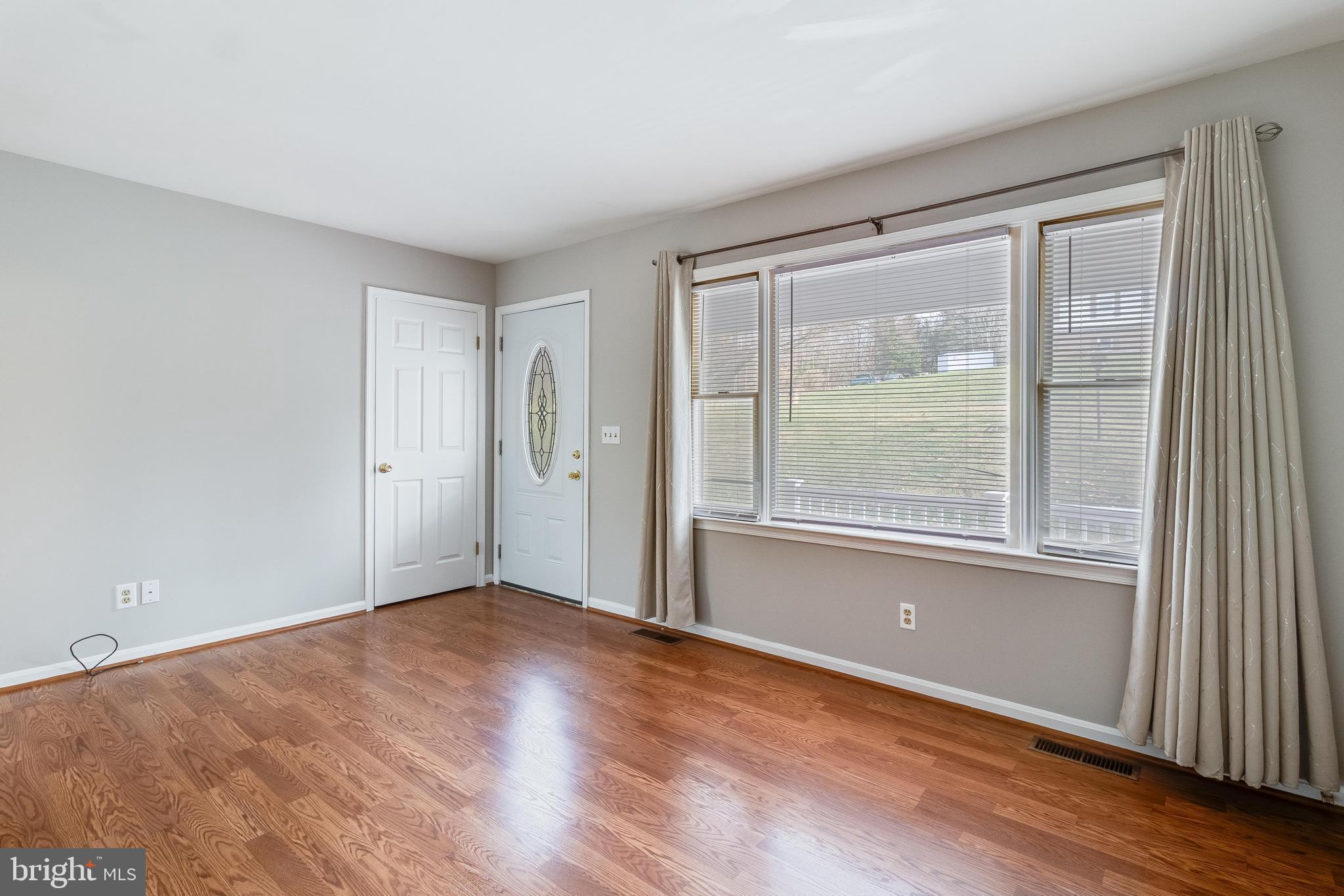 COUNTRY LAKES - Residential