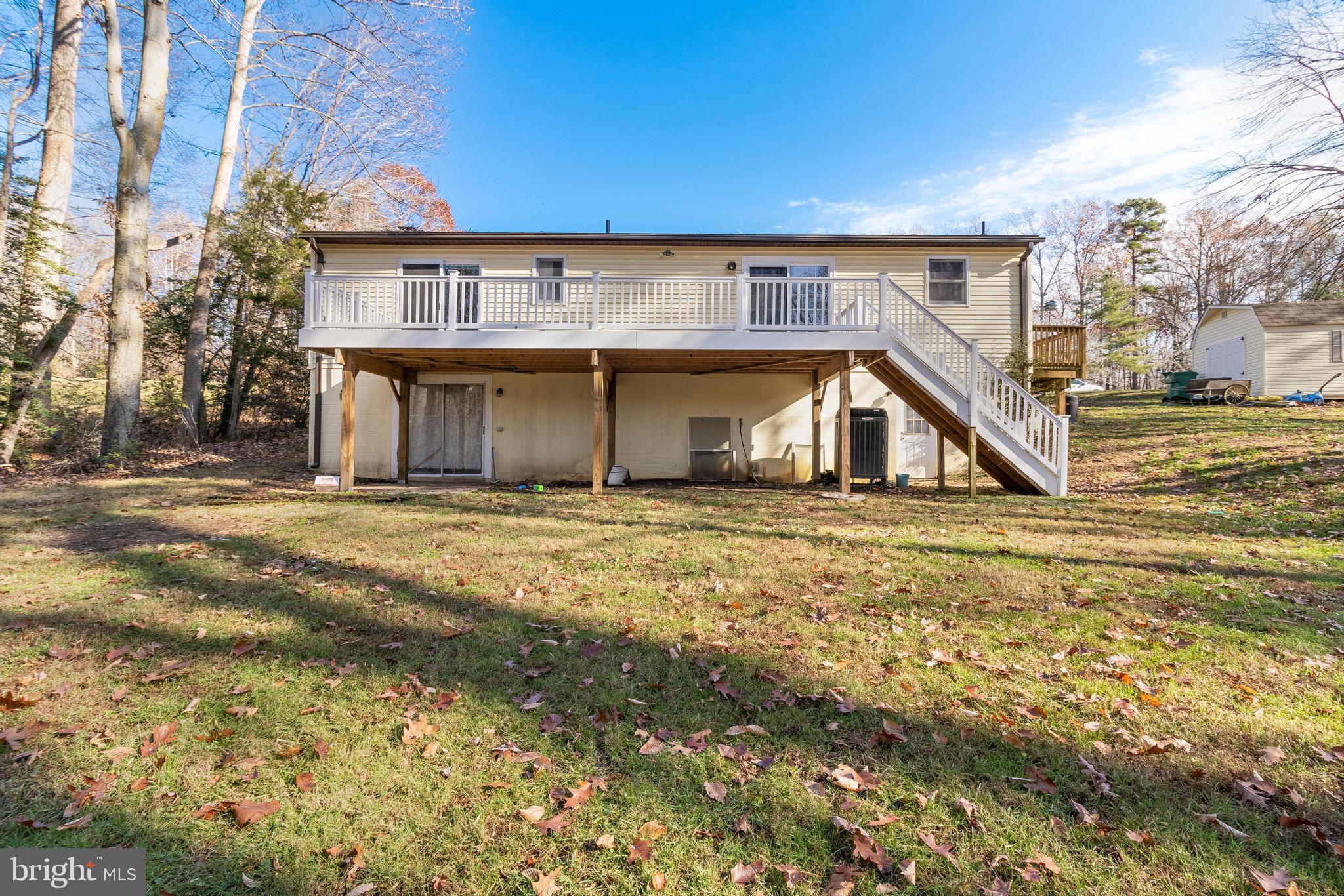 COUNTRY LAKES - Residential