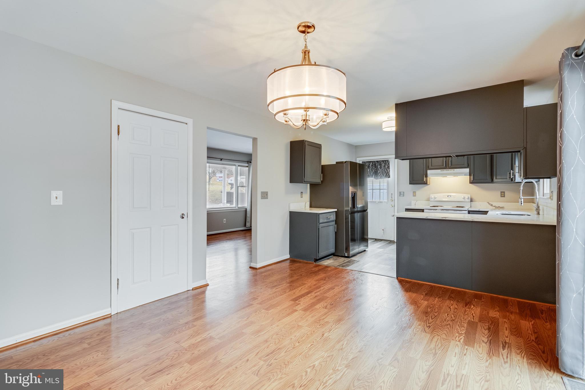 COUNTRY LAKES - Residential