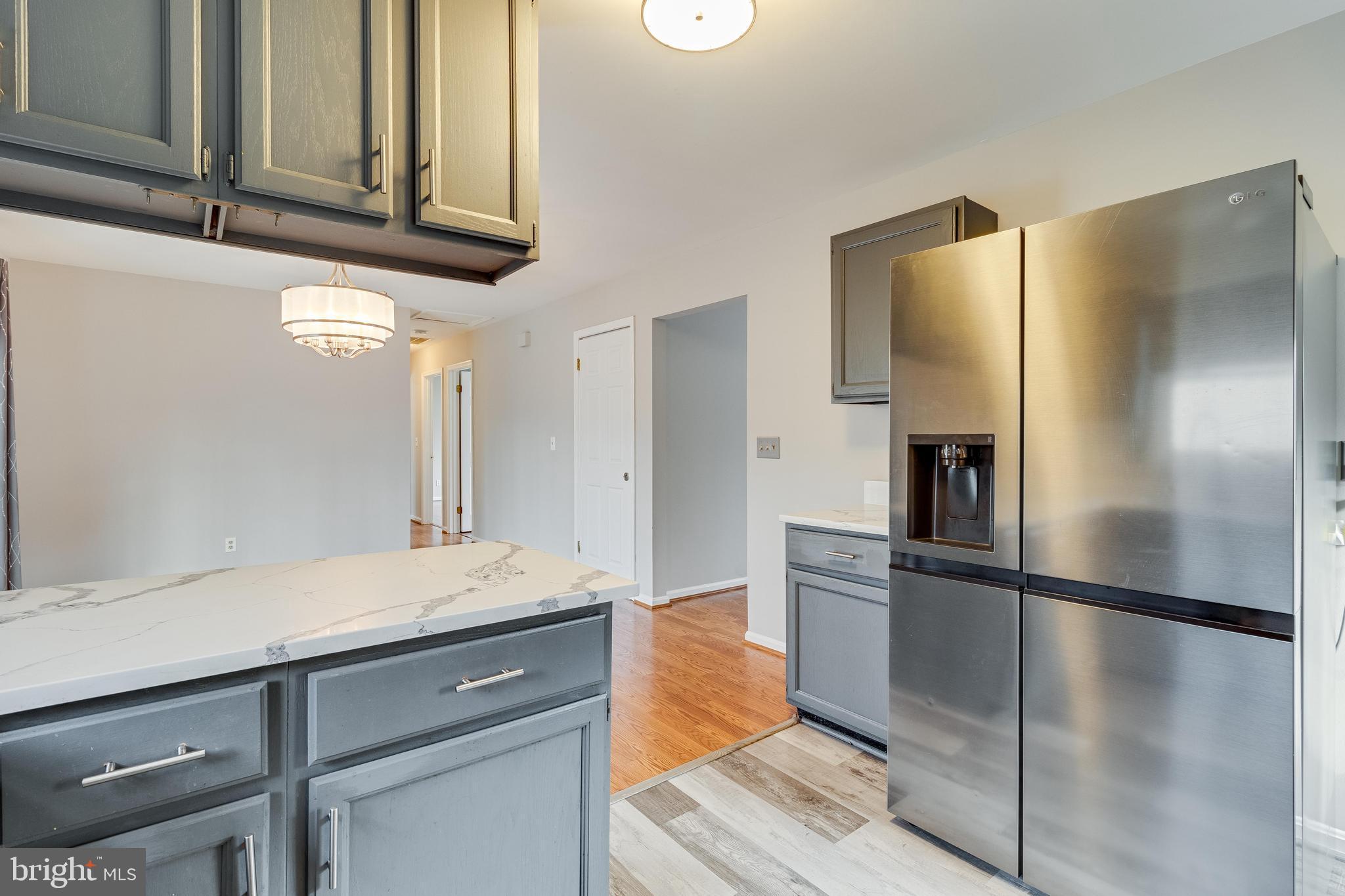 COUNTRY LAKES - Residential