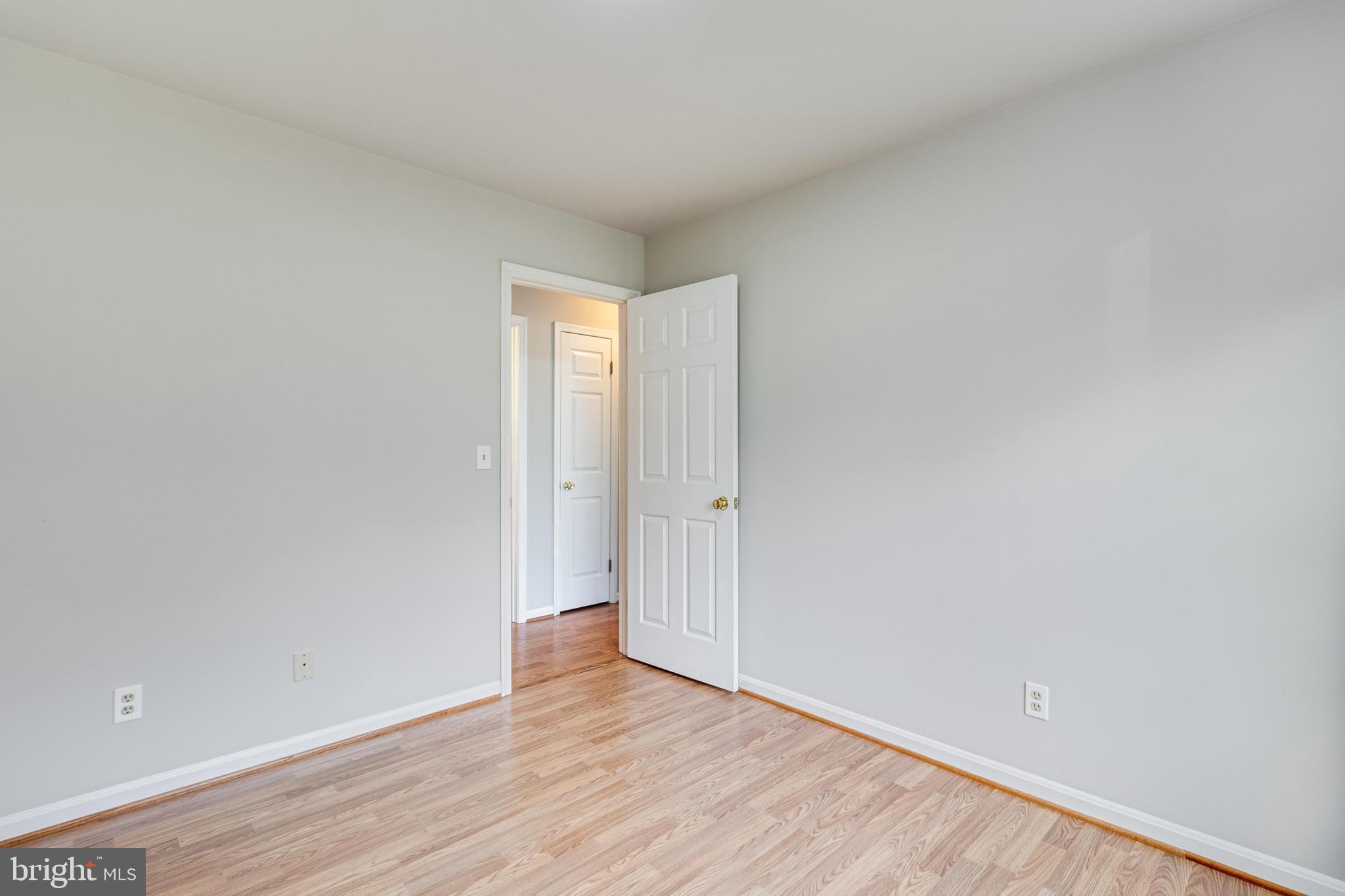 COUNTRY LAKES - Residential