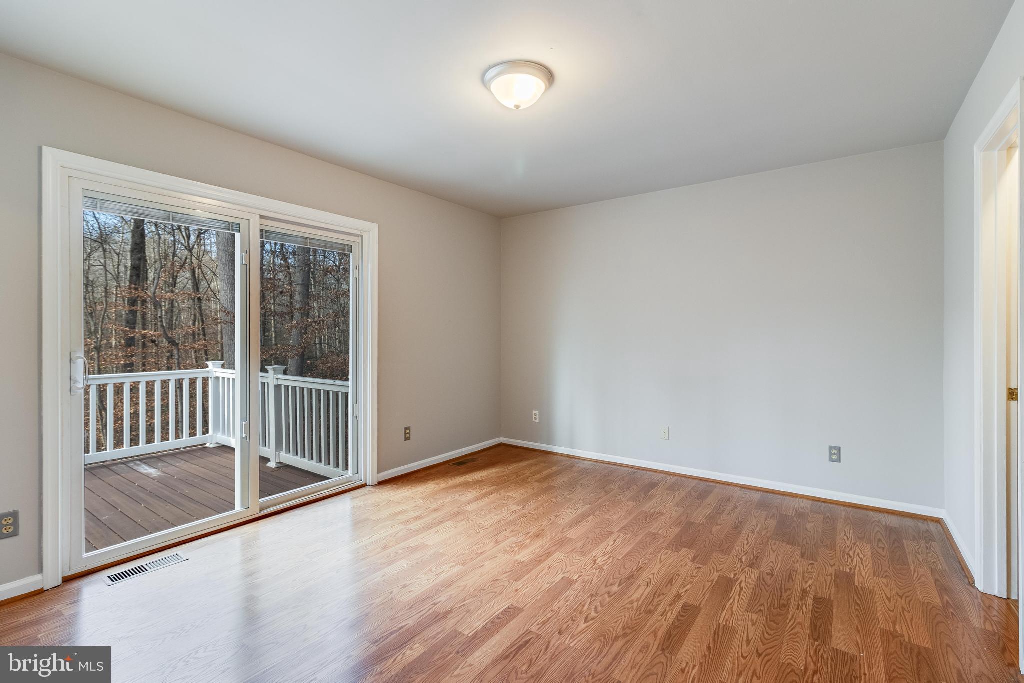 COUNTRY LAKES - Residential