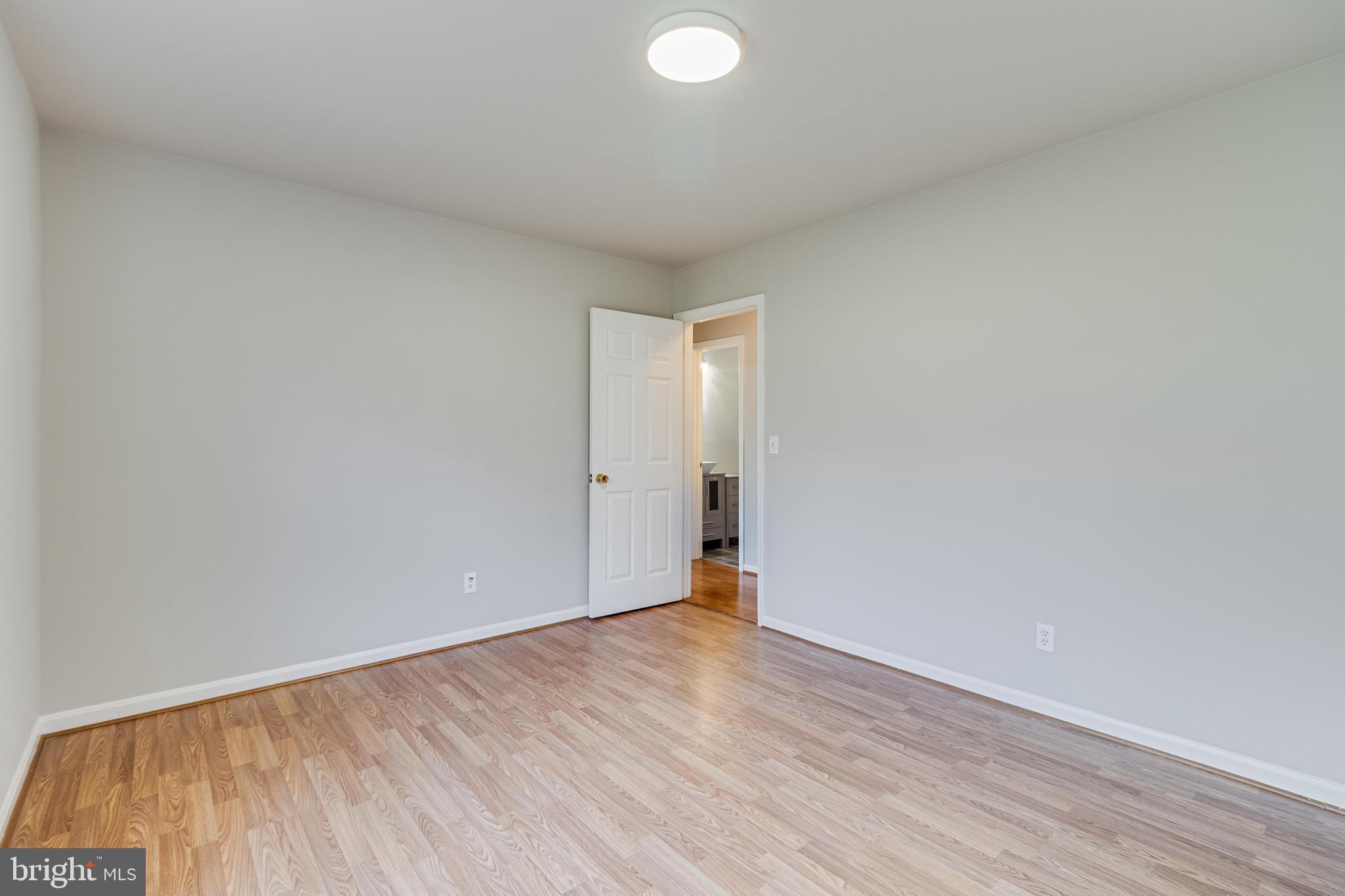 COUNTRY LAKES - Residential