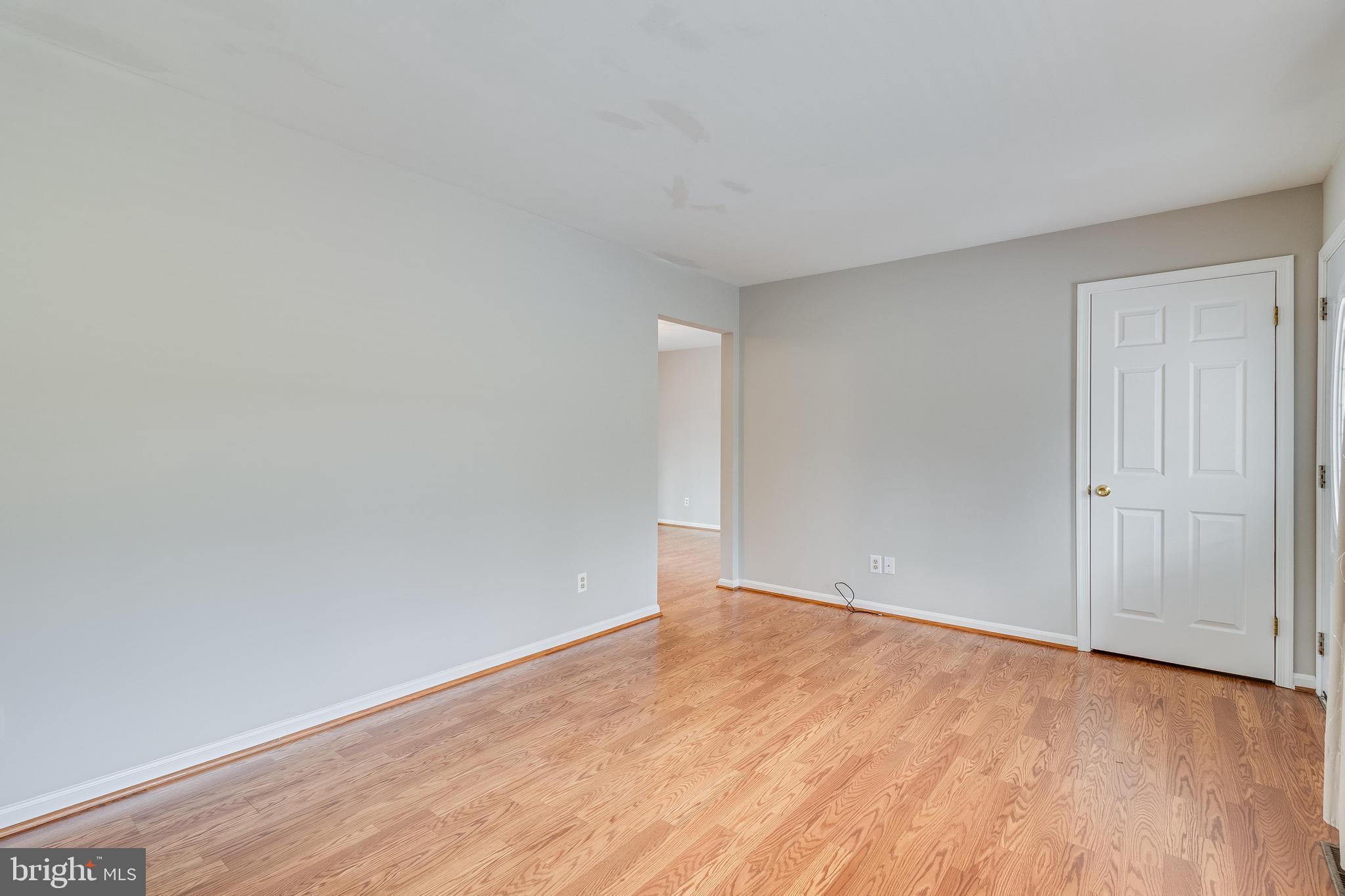 COUNTRY LAKES - Residential