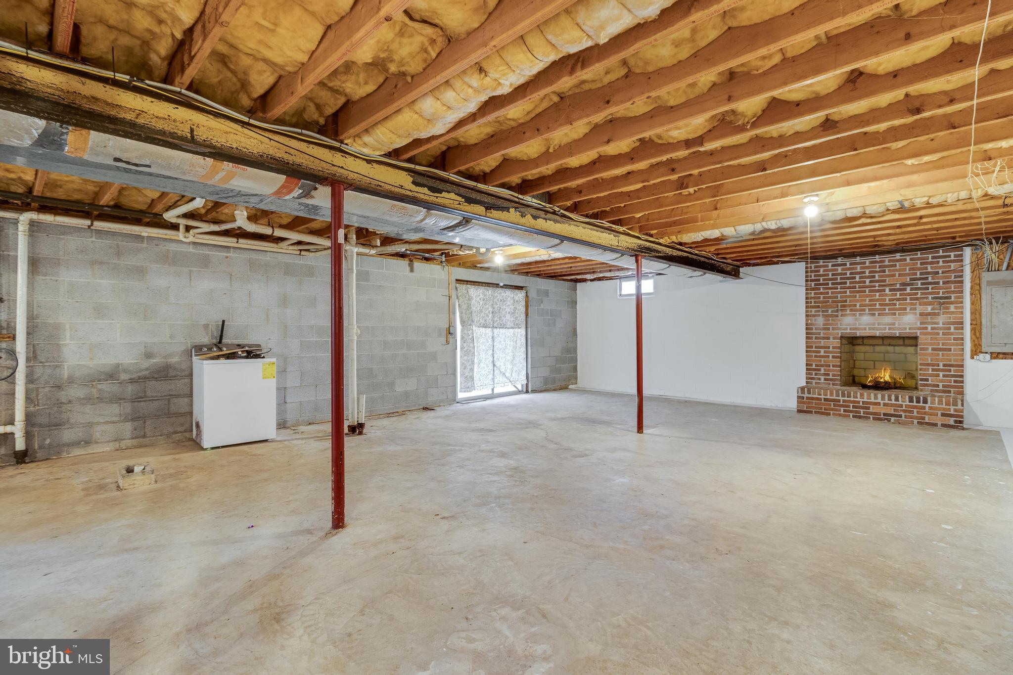 COUNTRY LAKES - Residential