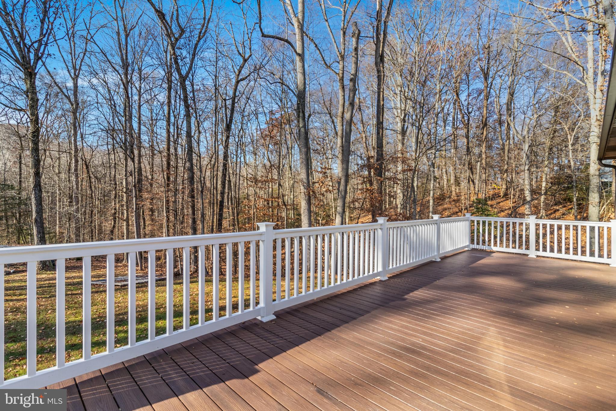 COUNTRY LAKES - Residential