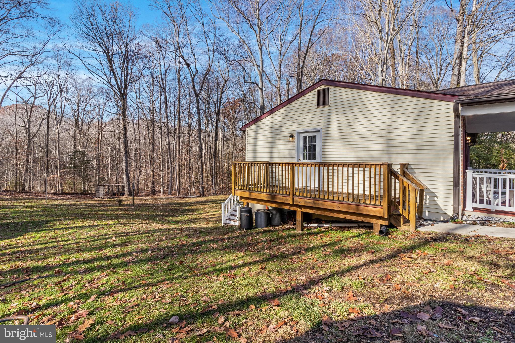 COUNTRY LAKES - Residential