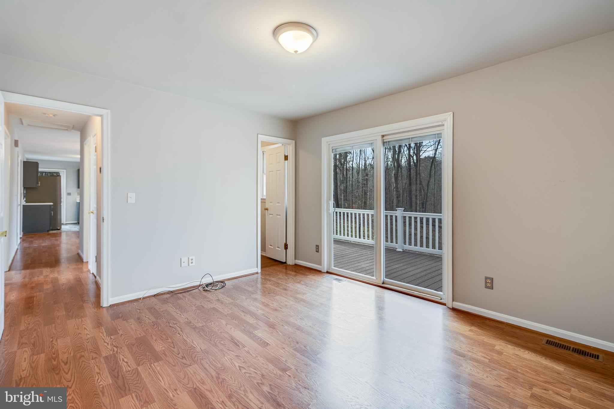 COUNTRY LAKES - Residential