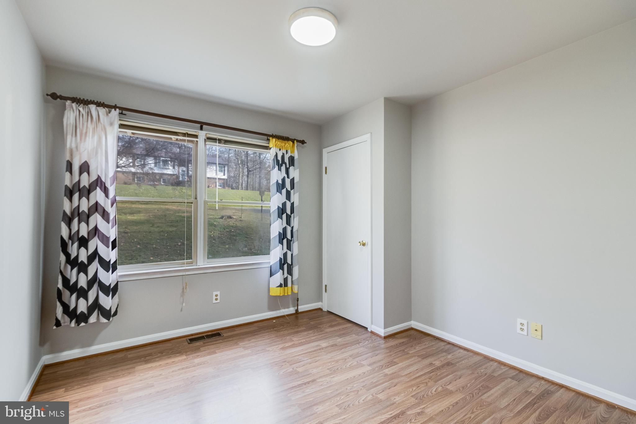 COUNTRY LAKES - Residential