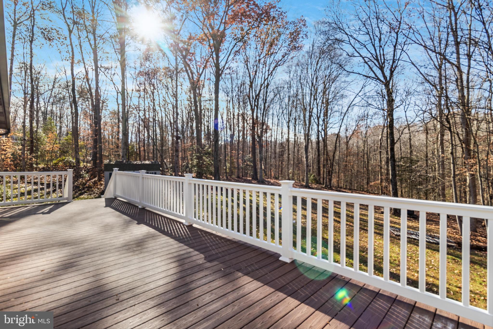 COUNTRY LAKES - Residential