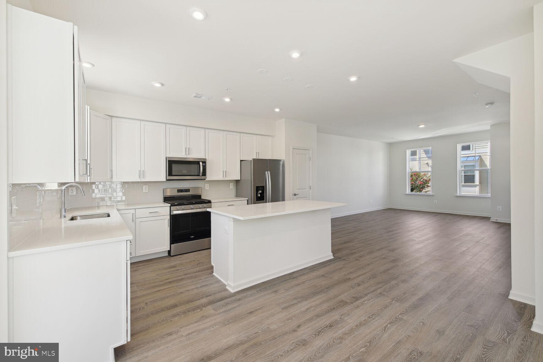 DEEP HARBOUR - Residential