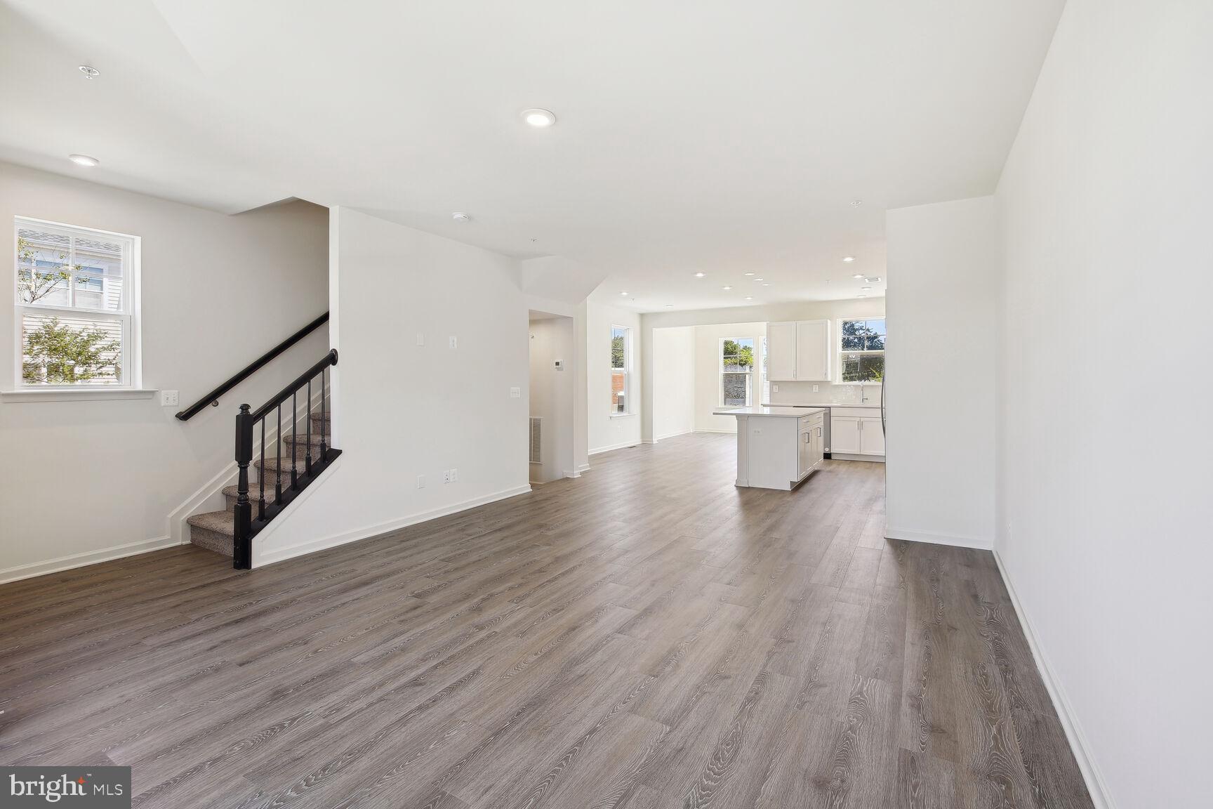 DEEP HARBOUR - Residential