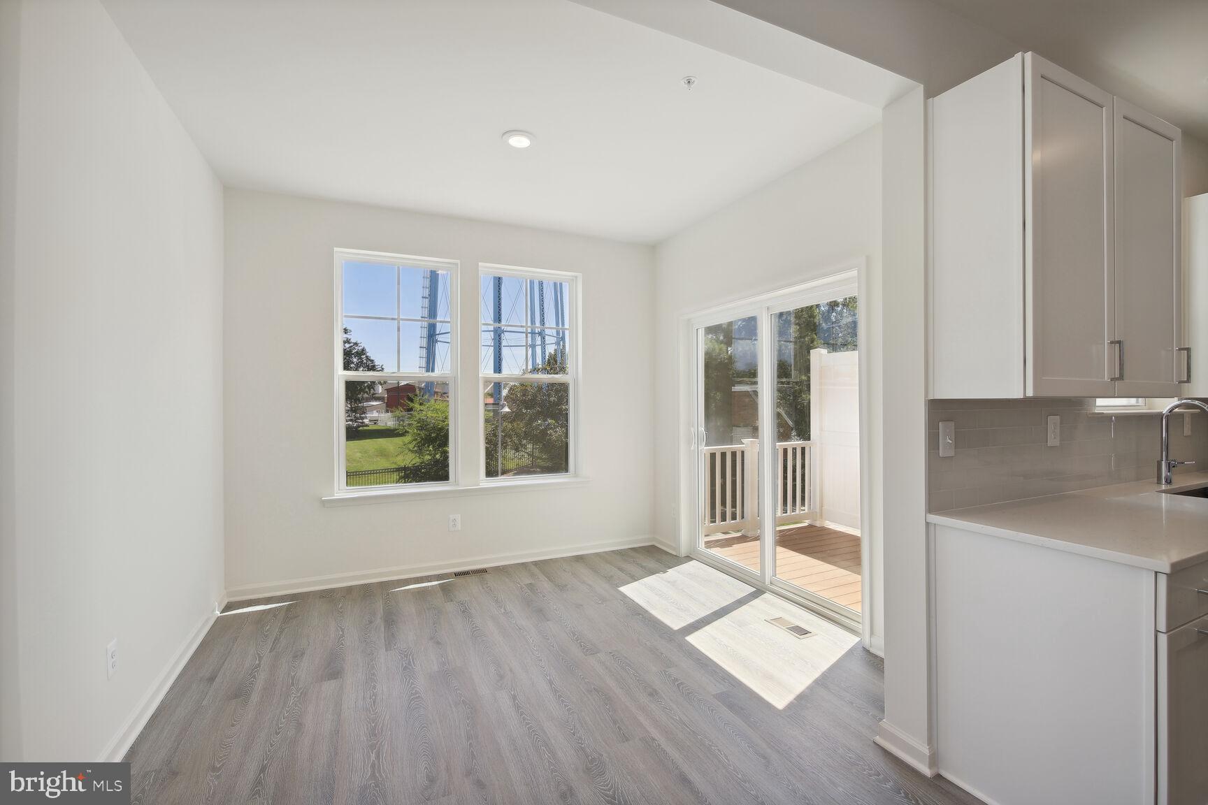 DEEP HARBOUR - Residential