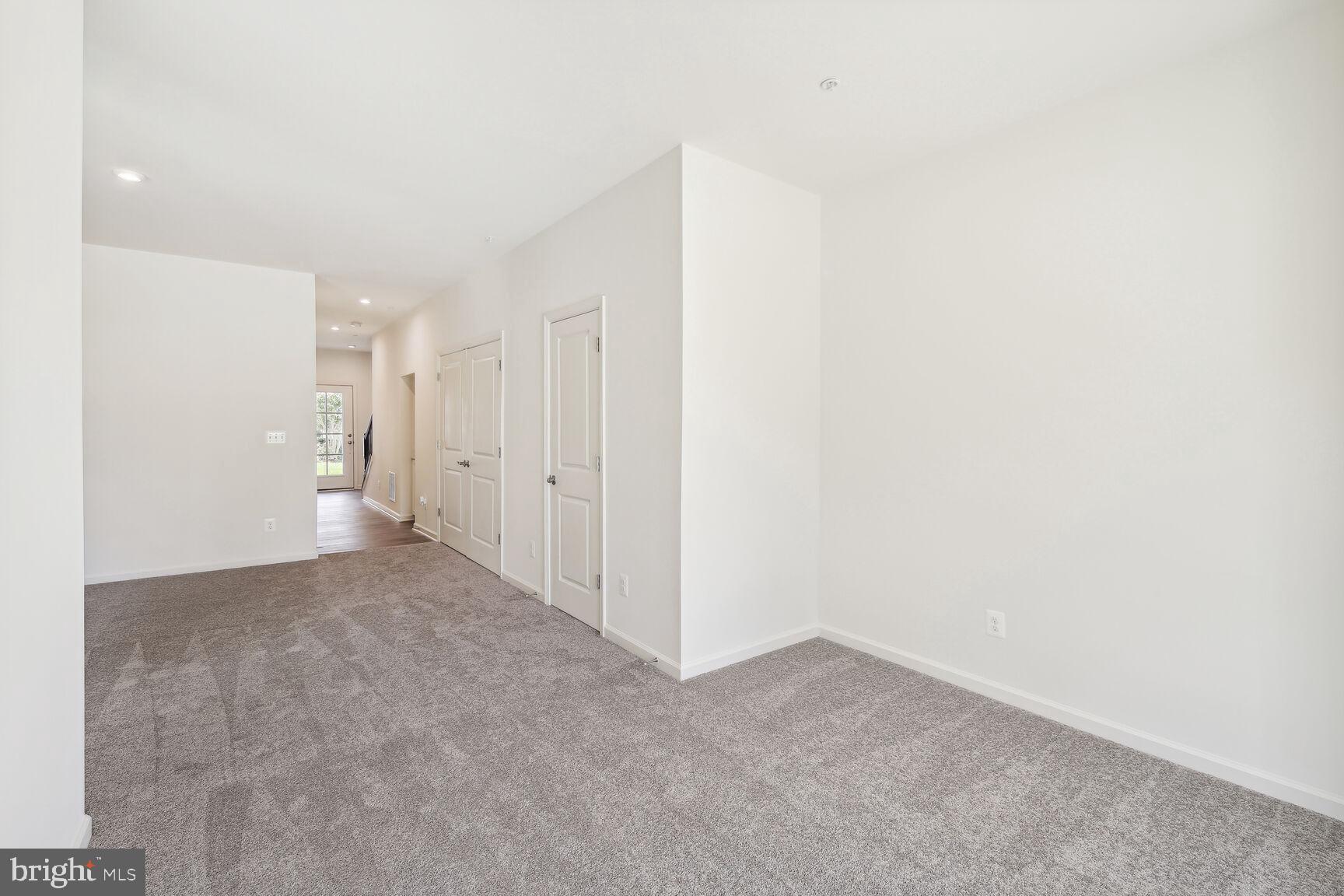 DEEP HARBOUR - Residential