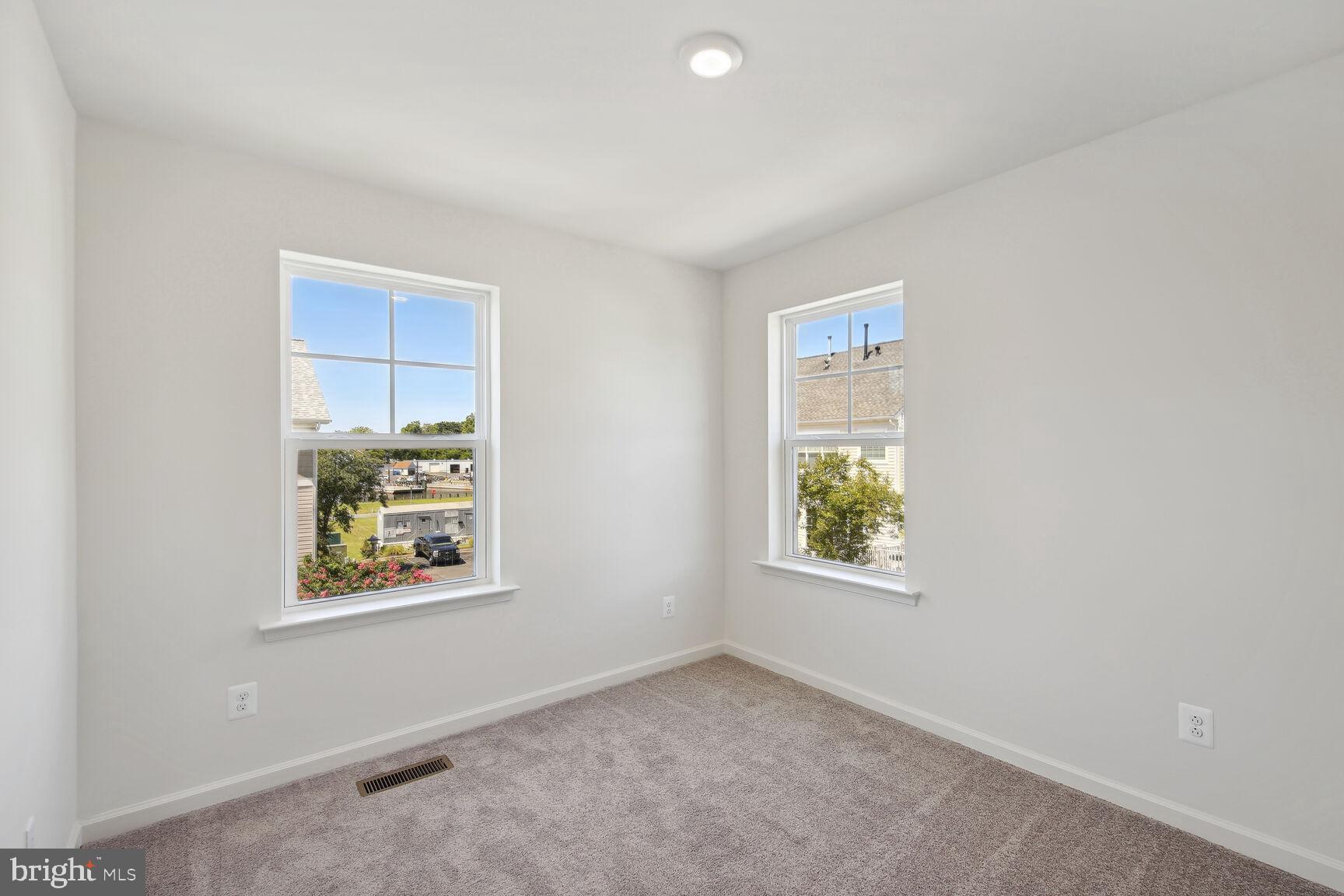 DEEP HARBOUR - Residential