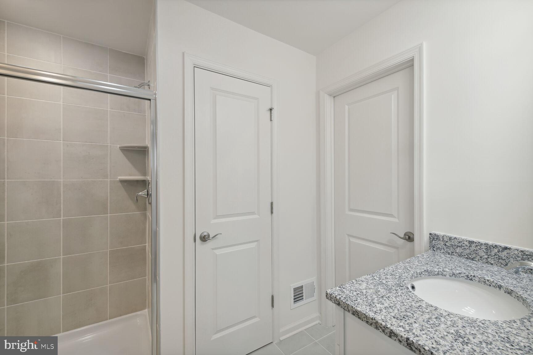 DEEP HARBOUR - Residential