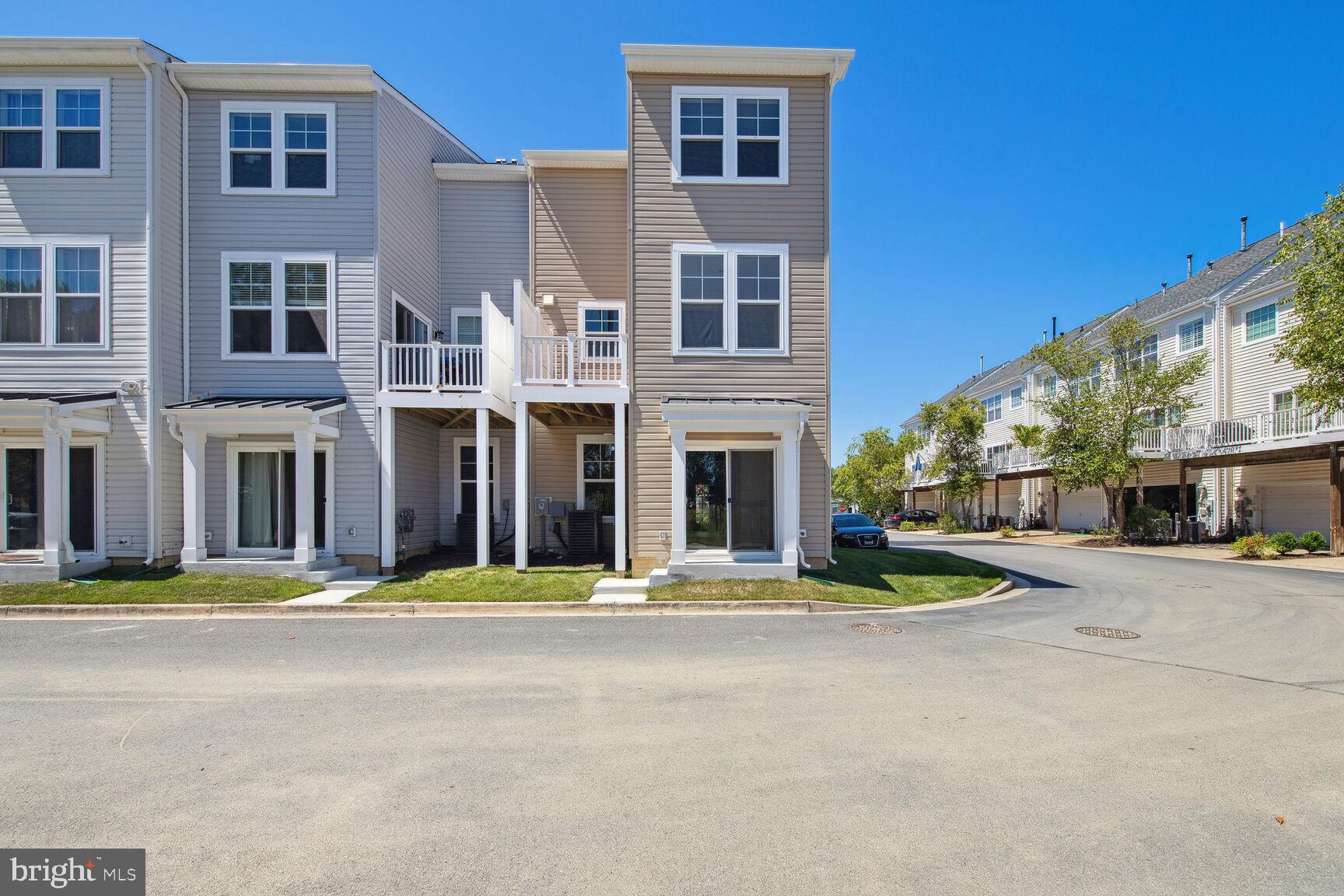 DEEP HARBOUR - Residential