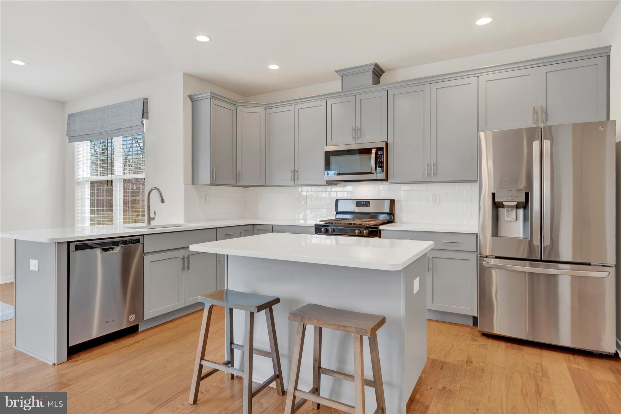 TWIN LAKES - Residential