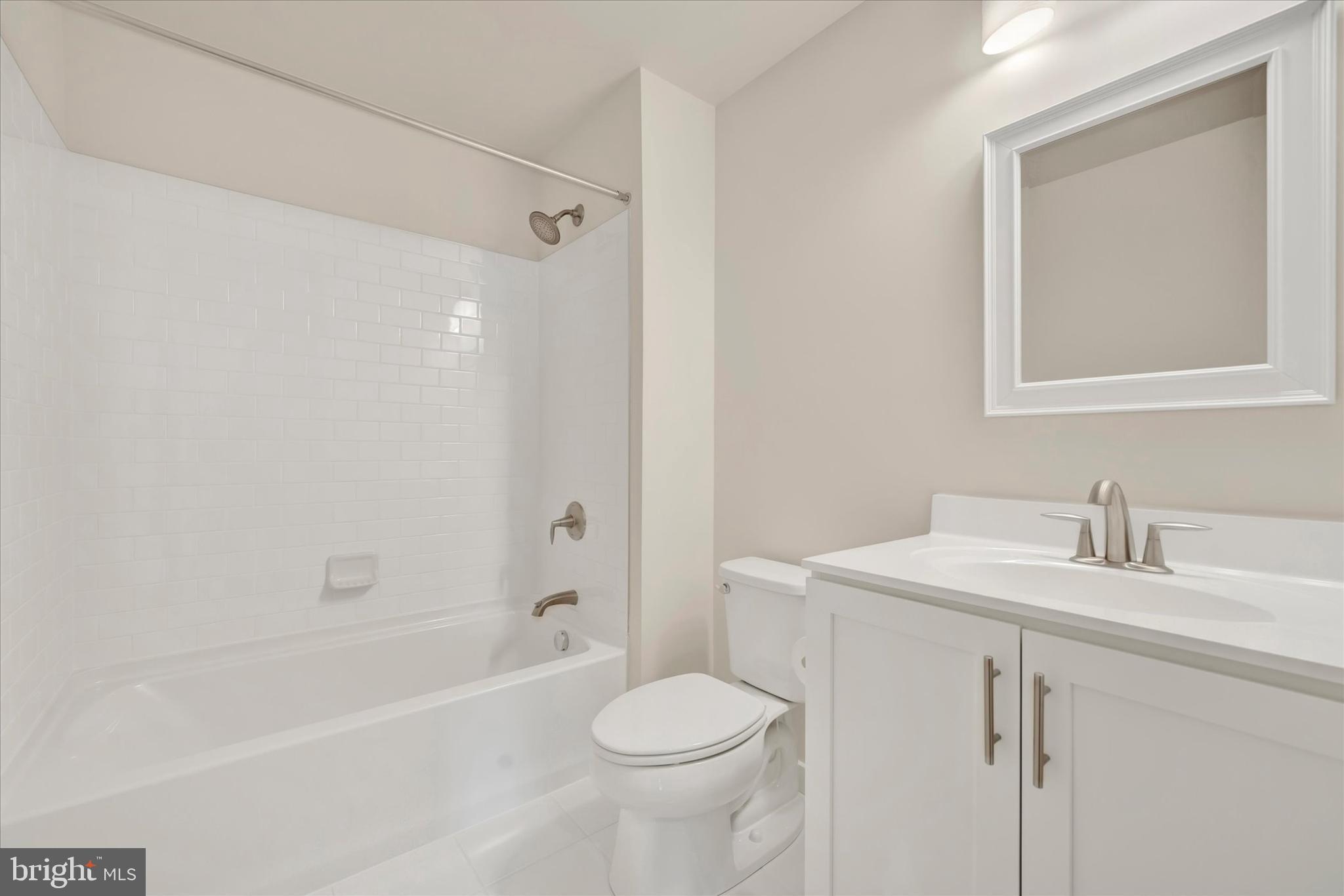 TWIN LAKES - Residential