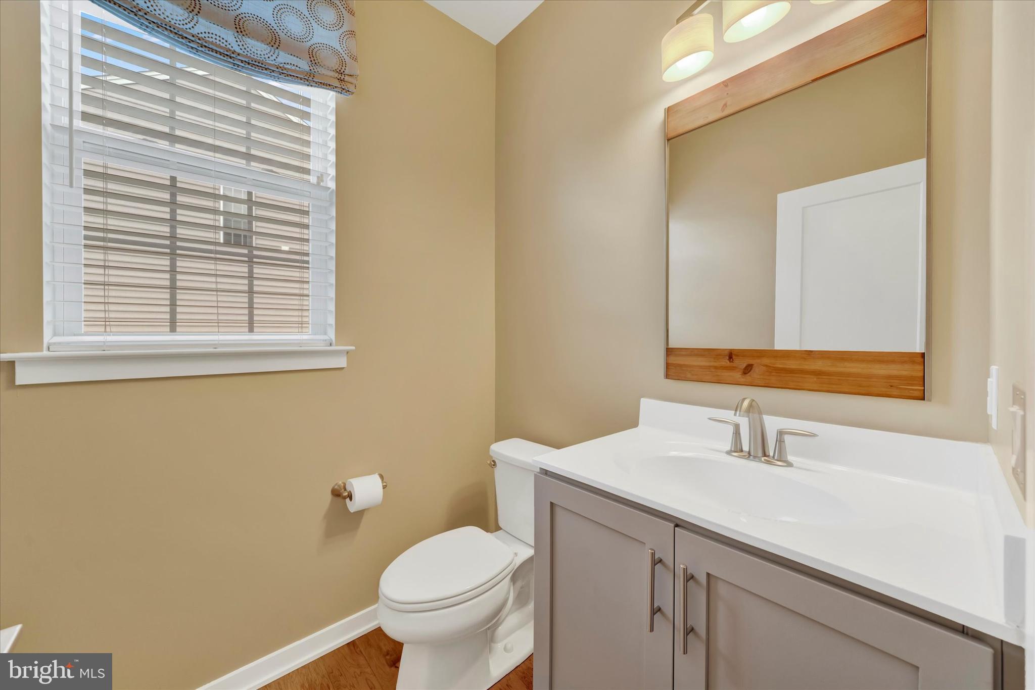 TWIN LAKES - Residential