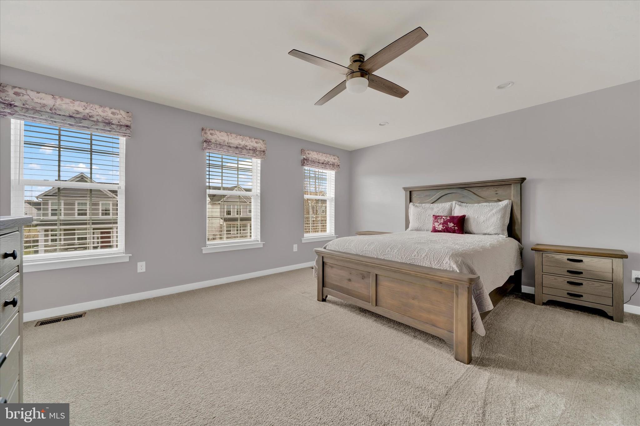 TWIN LAKES - Residential