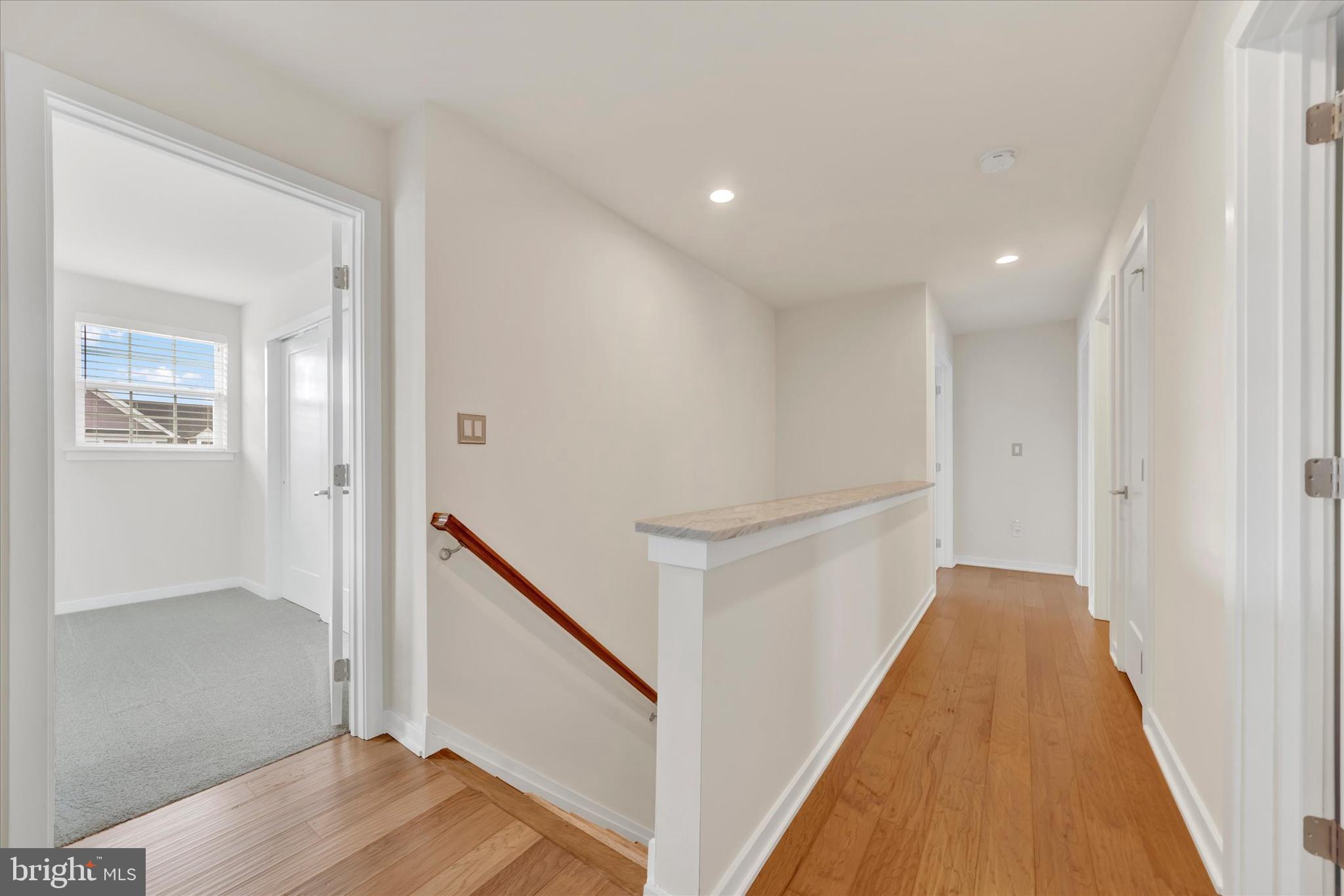 TWIN LAKES - Residential