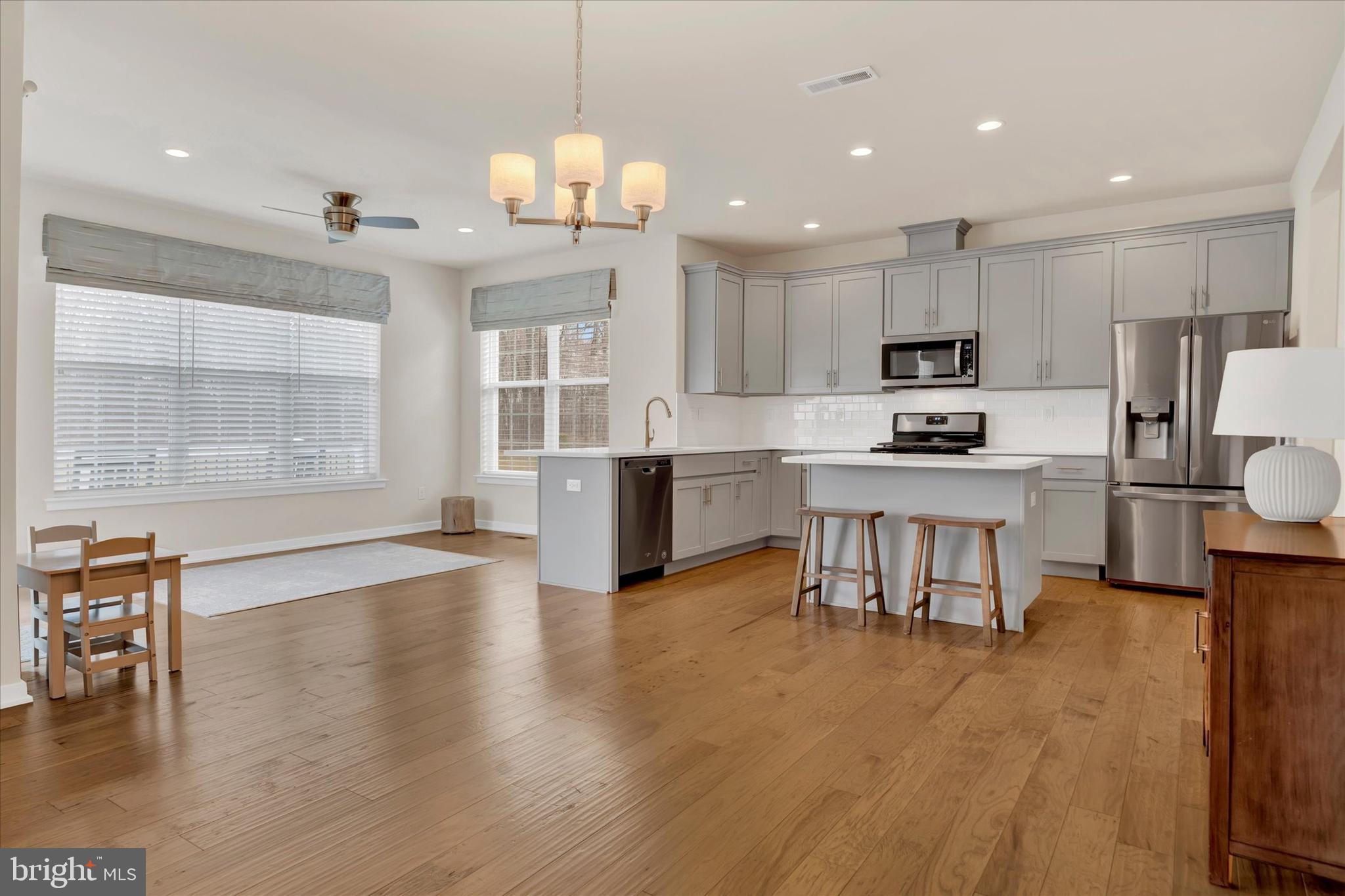 TWIN LAKES - Residential